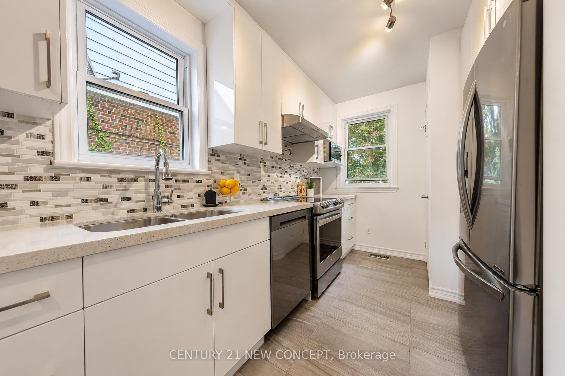 Photo 10 of 17 Lyndale Drive, North York, Willowdale East — HOMEH
