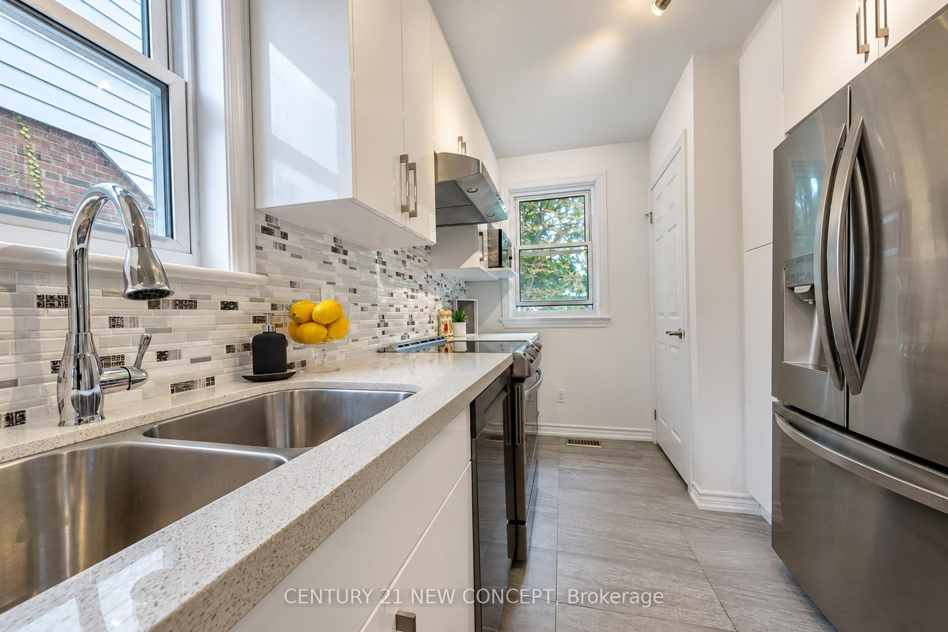 Photo 11 of 17 Lyndale Drive, North York, Willowdale East — HOMEH