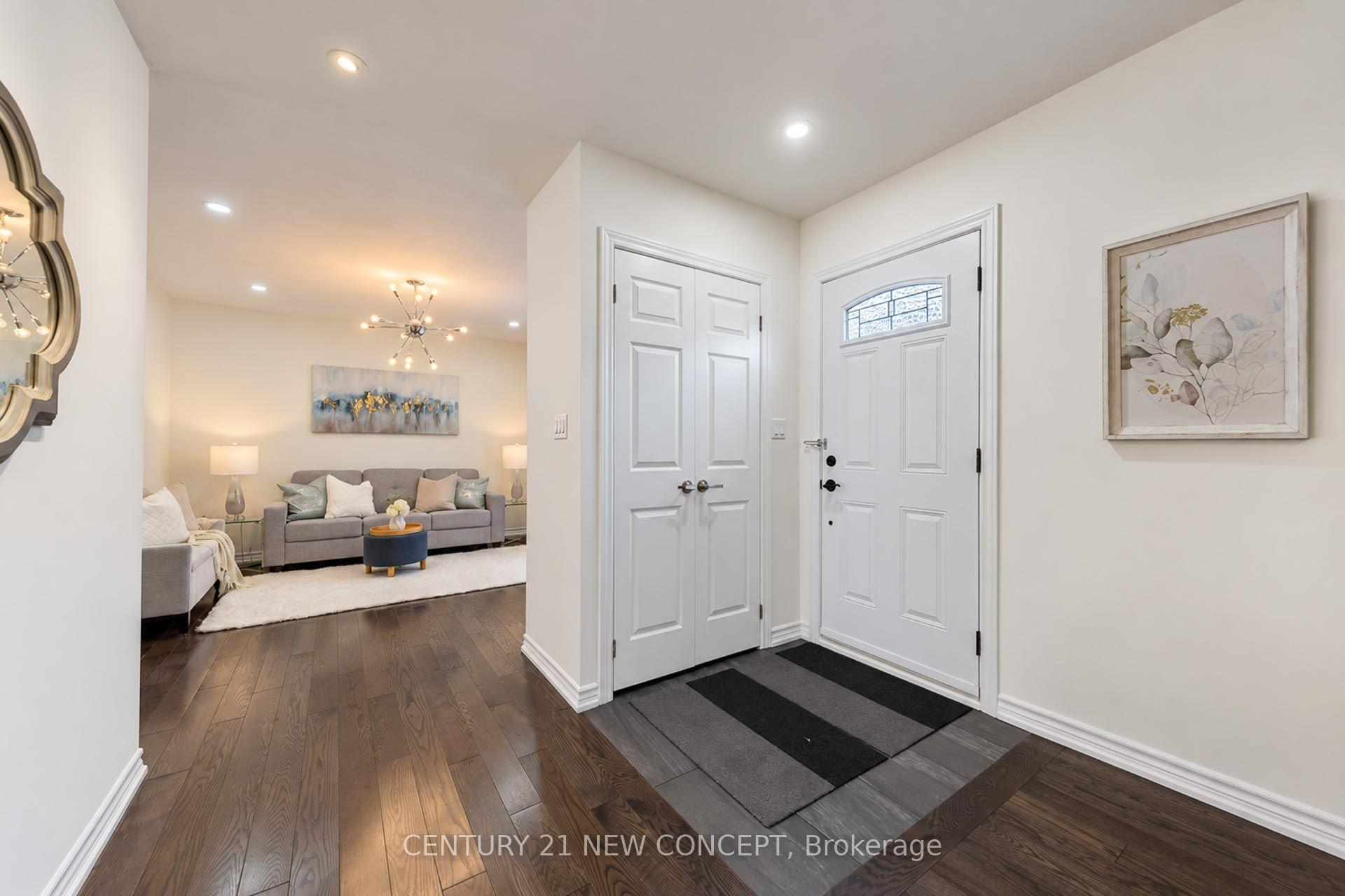 Photo 13 of 17 Lyndale Drive, North York, Willowdale East — HOMEH