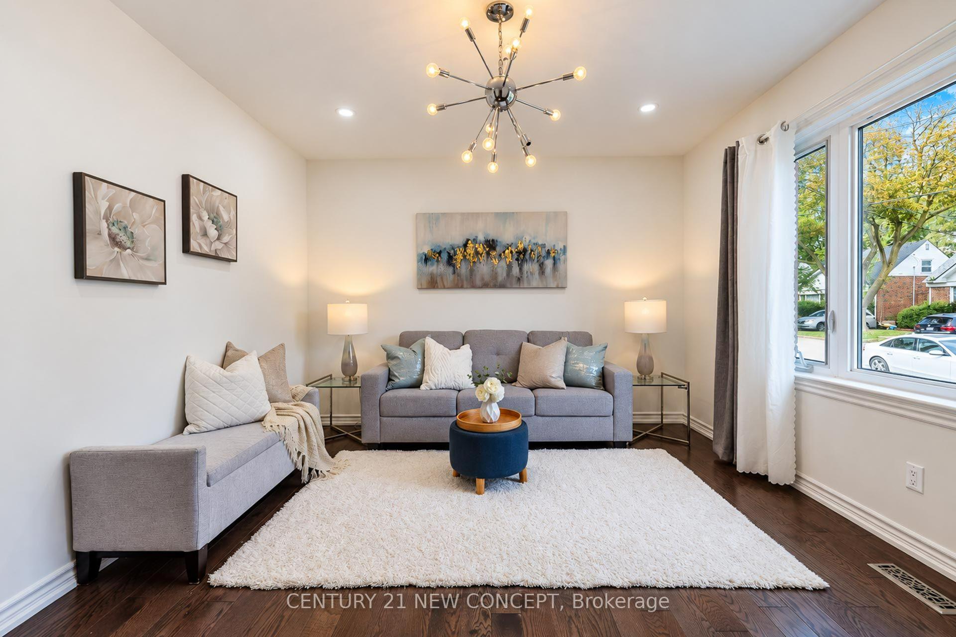Photo 14 of 17 Lyndale Drive, North York, Willowdale East — HOMEH