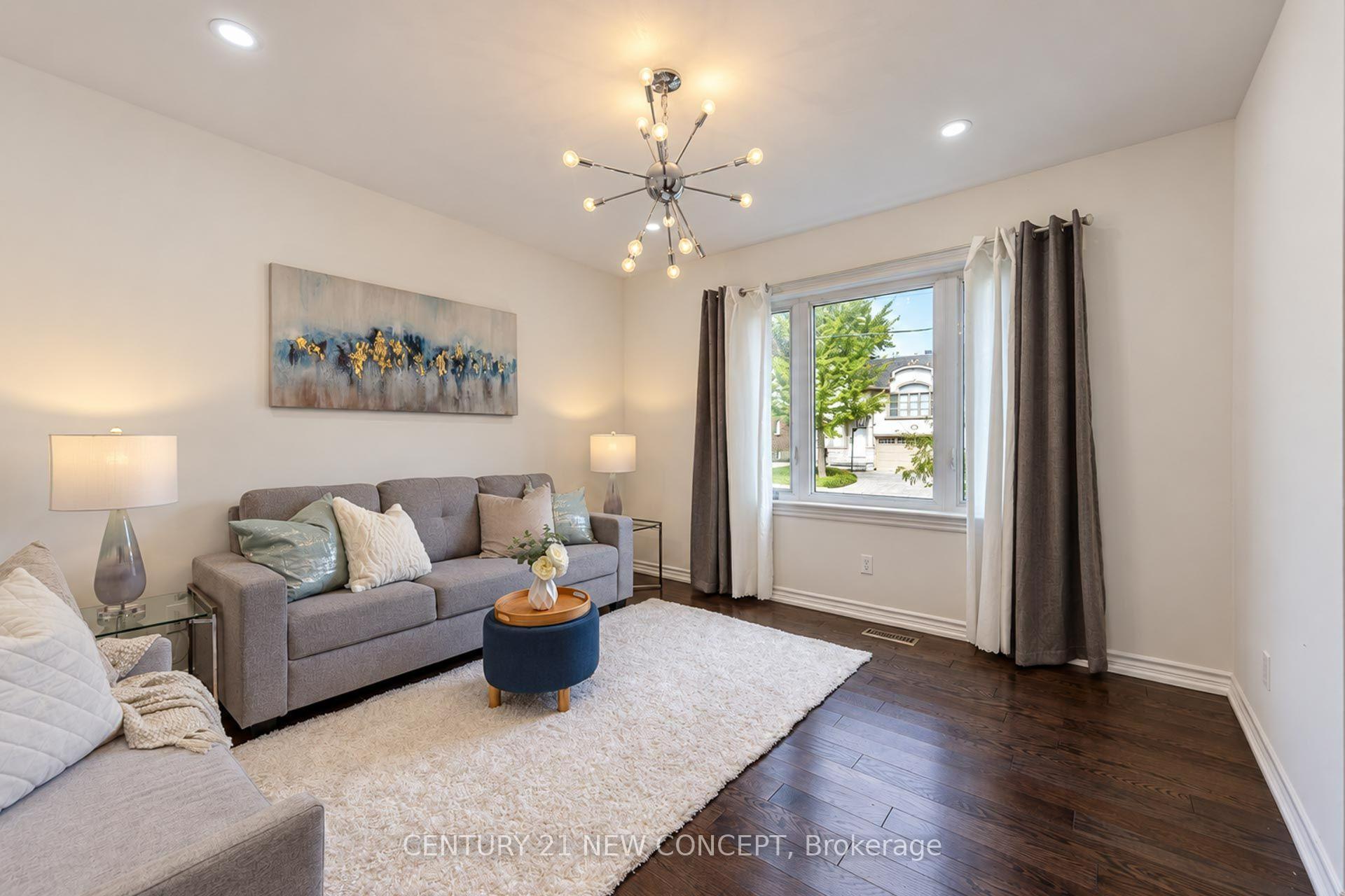 Photo 15 of 17 Lyndale Drive, North York, Willowdale East — HOMEH