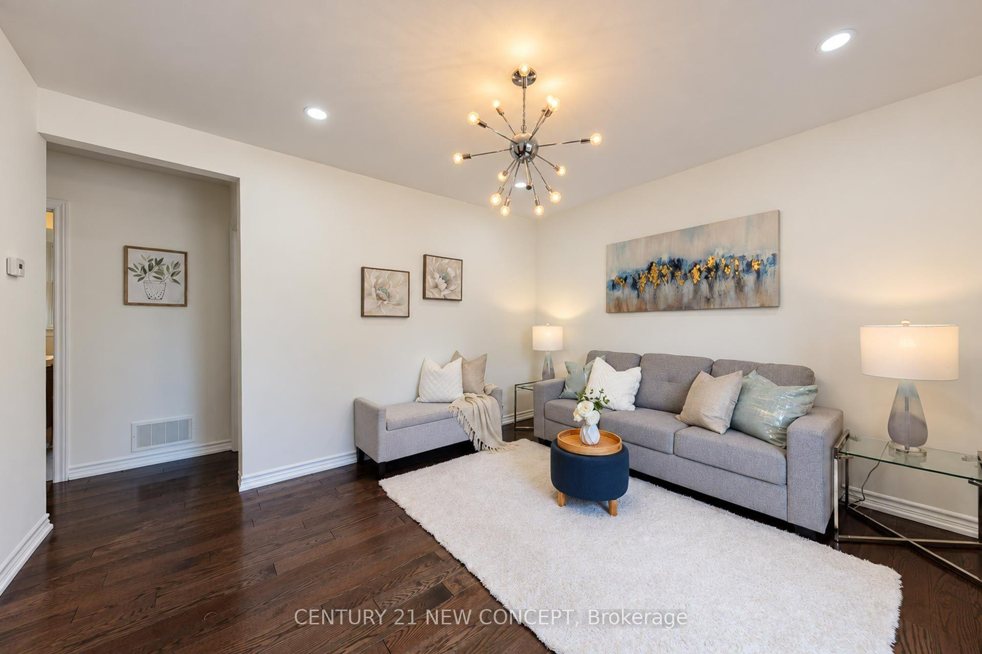 Photo 16 of 17 Lyndale Drive, North York, Willowdale East — HOMEH
