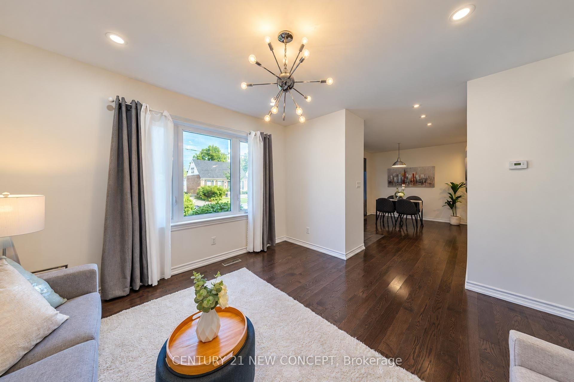 Photo 18 of 17 Lyndale Drive, North York, Willowdale East — HOMEH