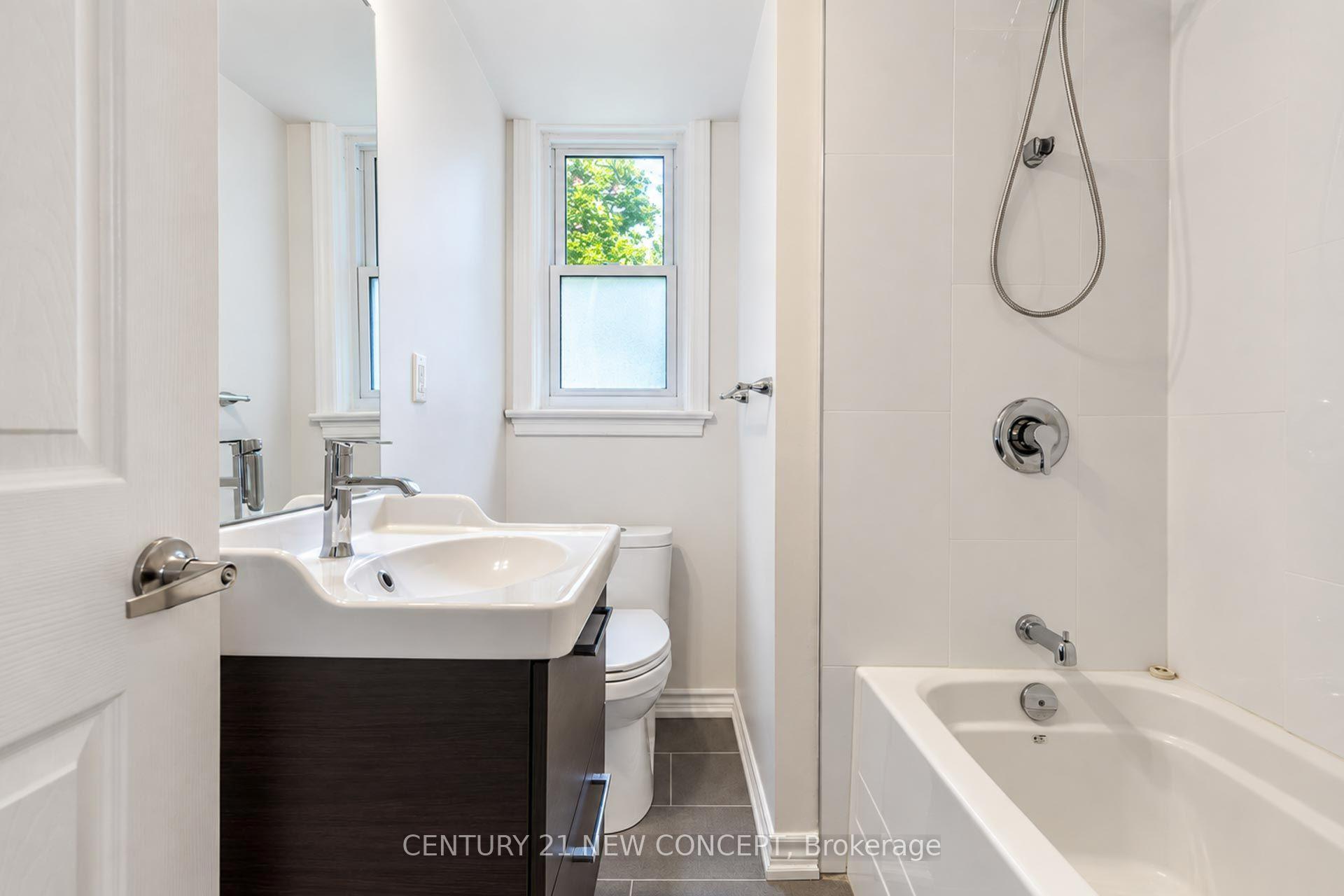 Photo 22 of 17 Lyndale Drive, North York, Willowdale East — HOMEH