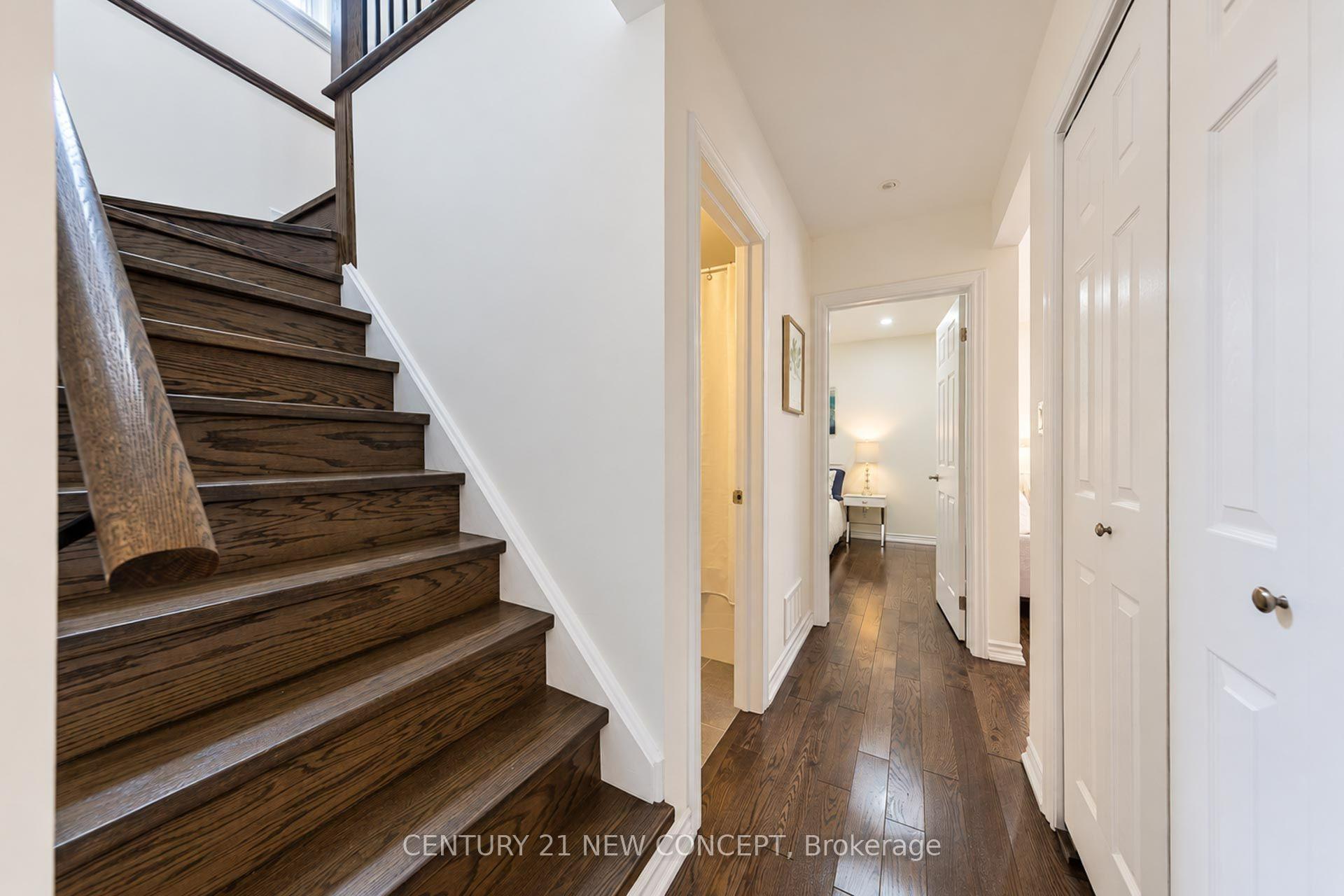 Photo 23 of 17 Lyndale Drive, North York, Willowdale East — HOMEH