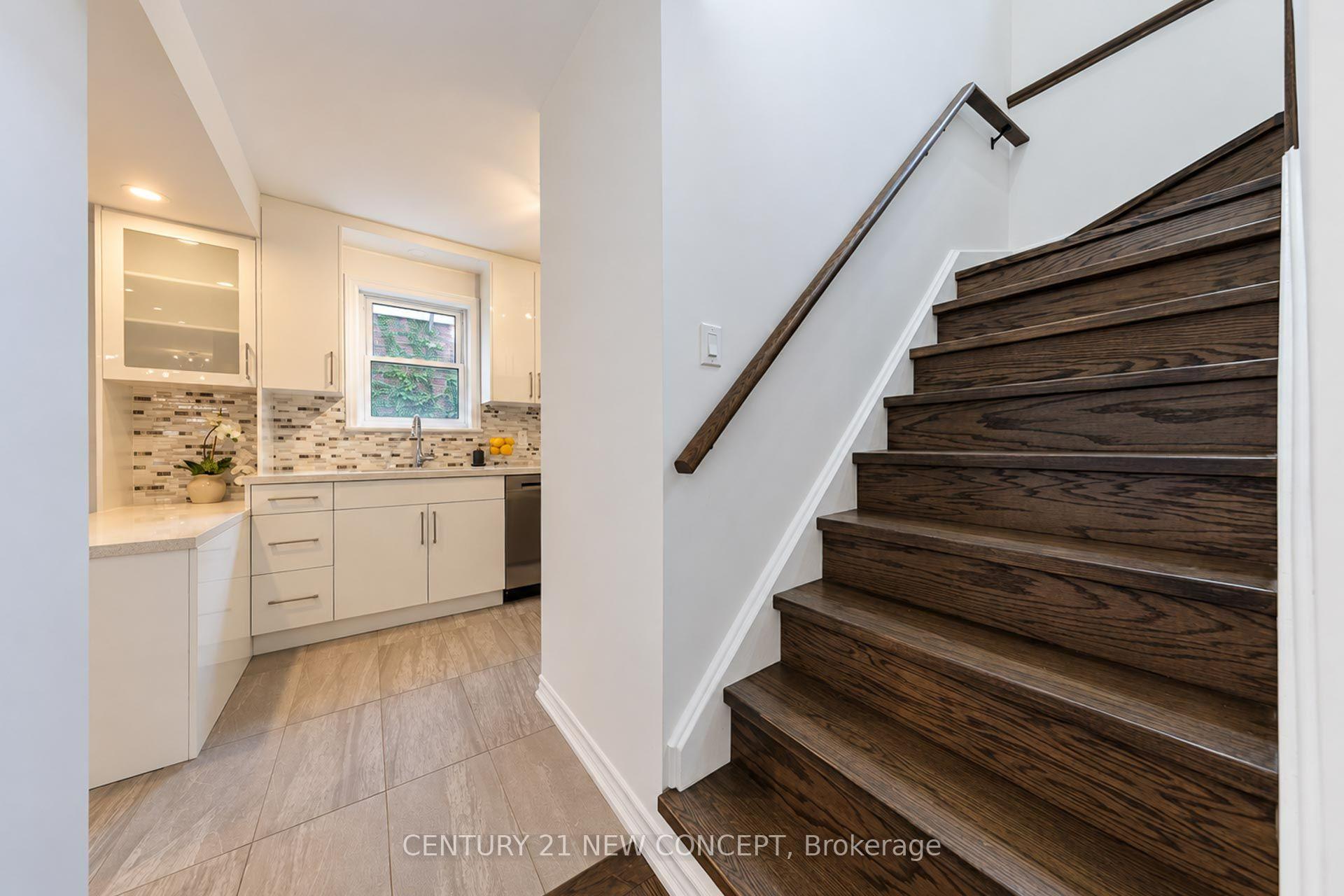 Photo 24 of 17 Lyndale Drive, North York, Willowdale East — HOMEH