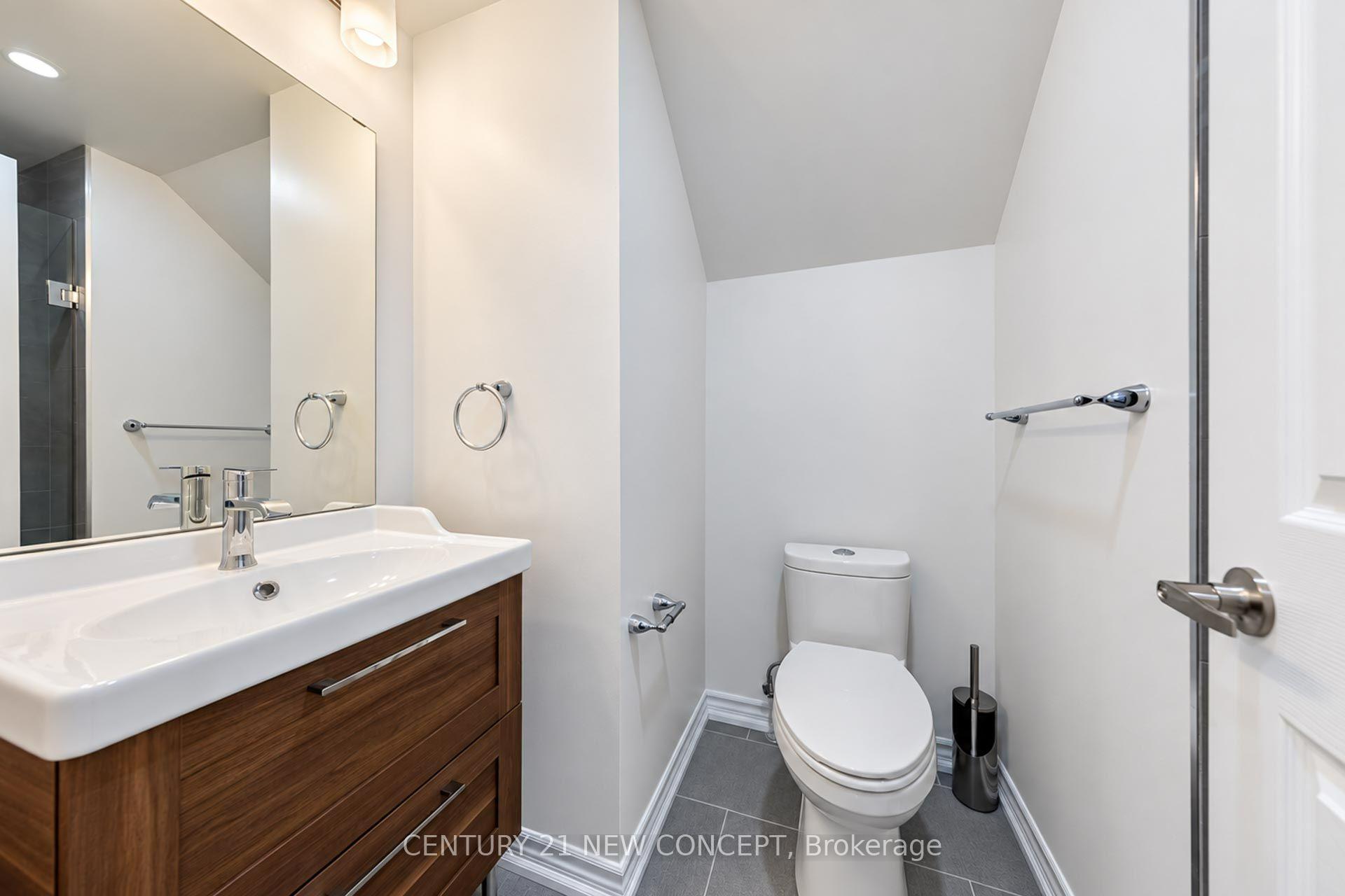 Photo 31 of 17 Lyndale Drive, North York, Willowdale East — HOMEH