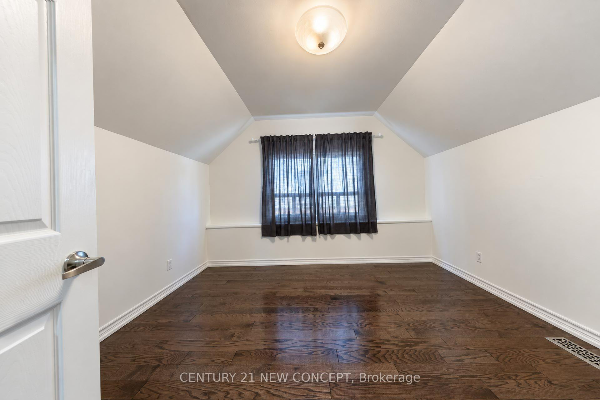 Photo 32 of 17 Lyndale Drive, North York, Willowdale East — HOMEH