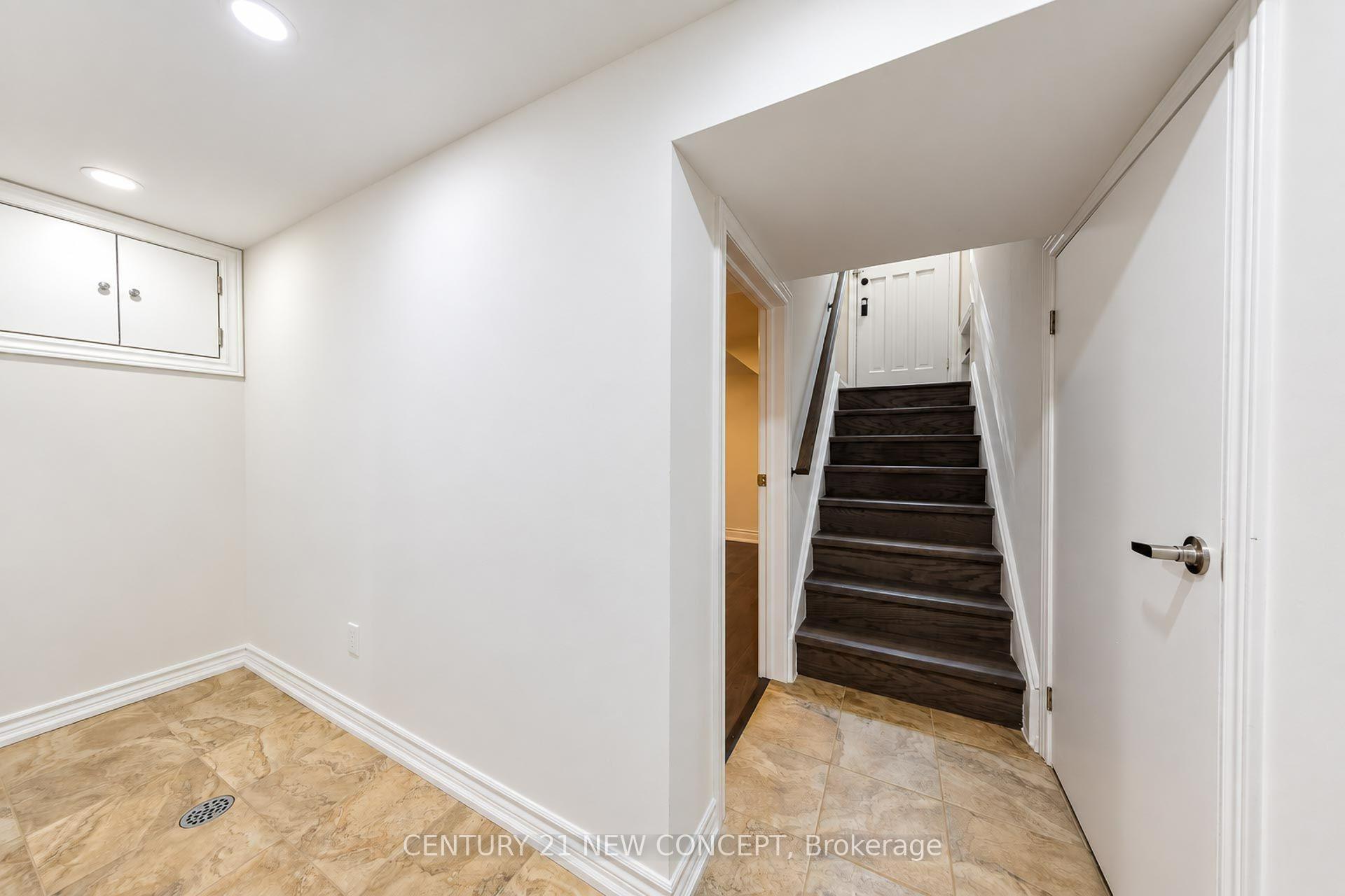 Photo 35 of 17 Lyndale Drive, North York, Willowdale East — HOMEH