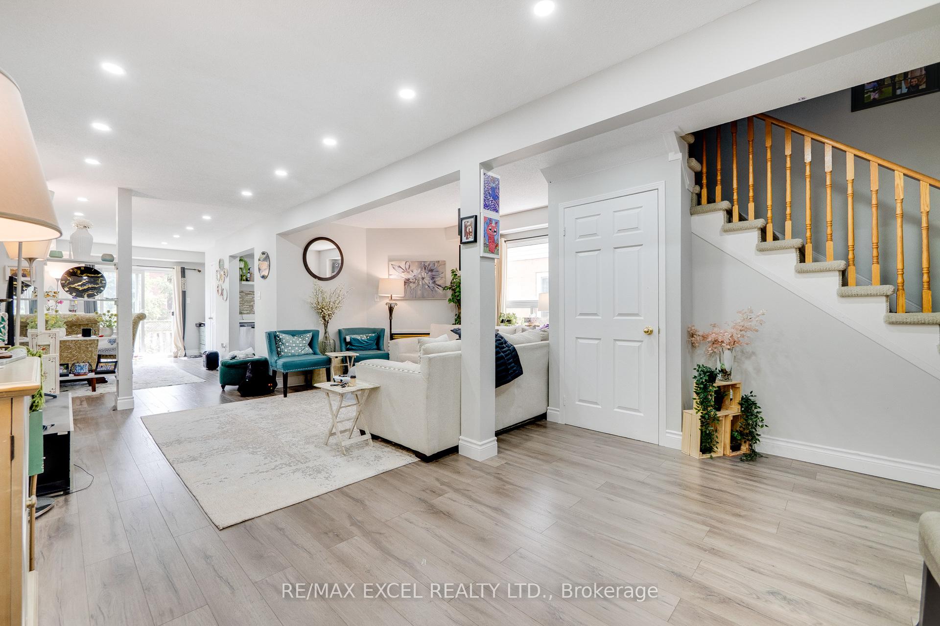 Photo 6 of 5146 Porter Street, Burlington, Uptown — HOMEH