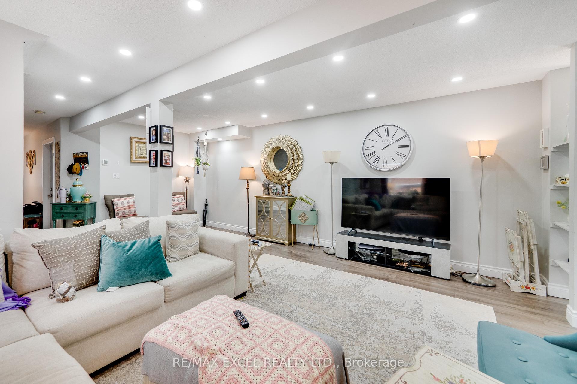 Photo 10 of 5146 Porter Street, Burlington, Uptown — HOMEH