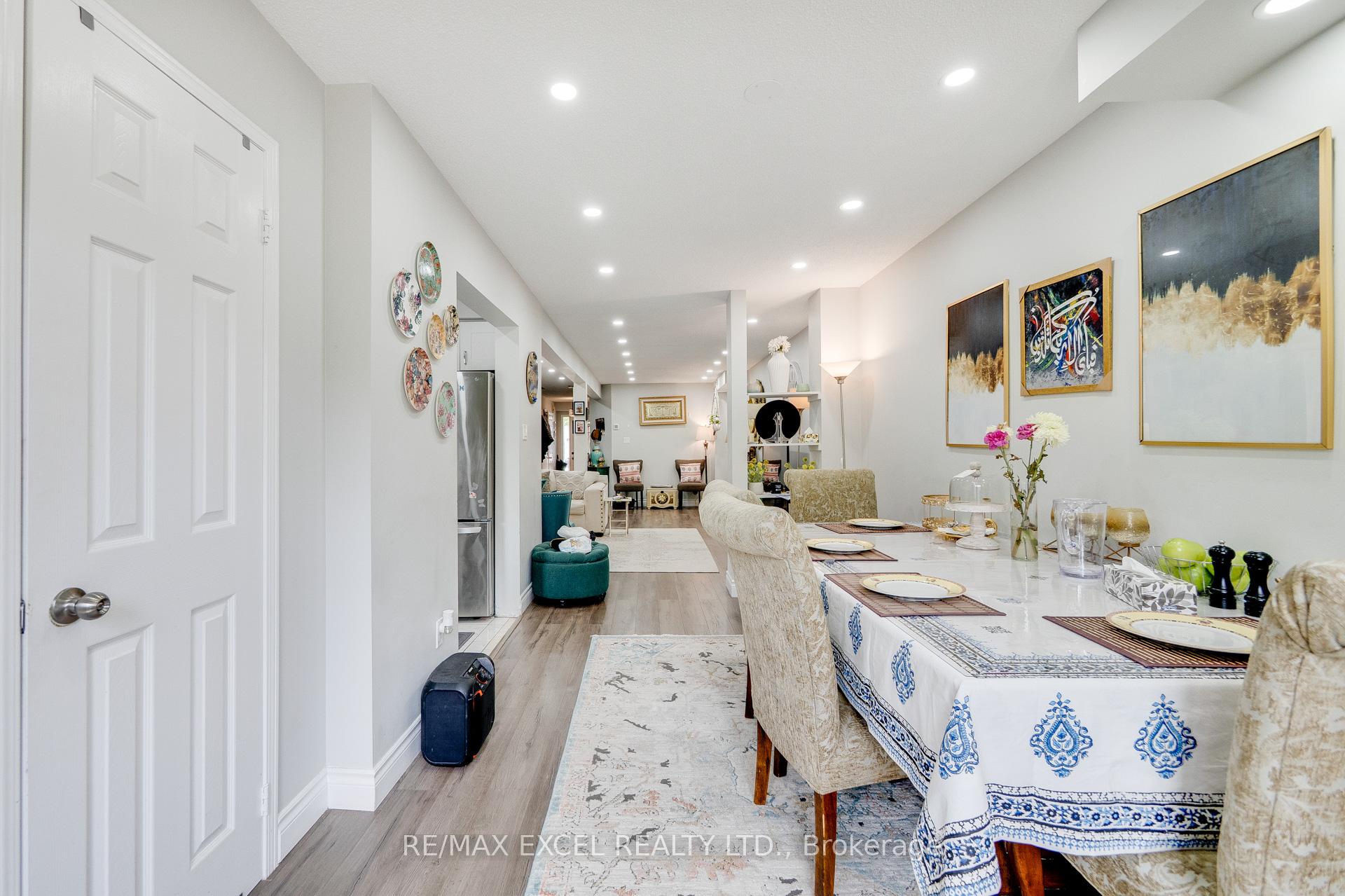 Photo 13 of 5146 Porter Street, Burlington, Uptown — HOMEH