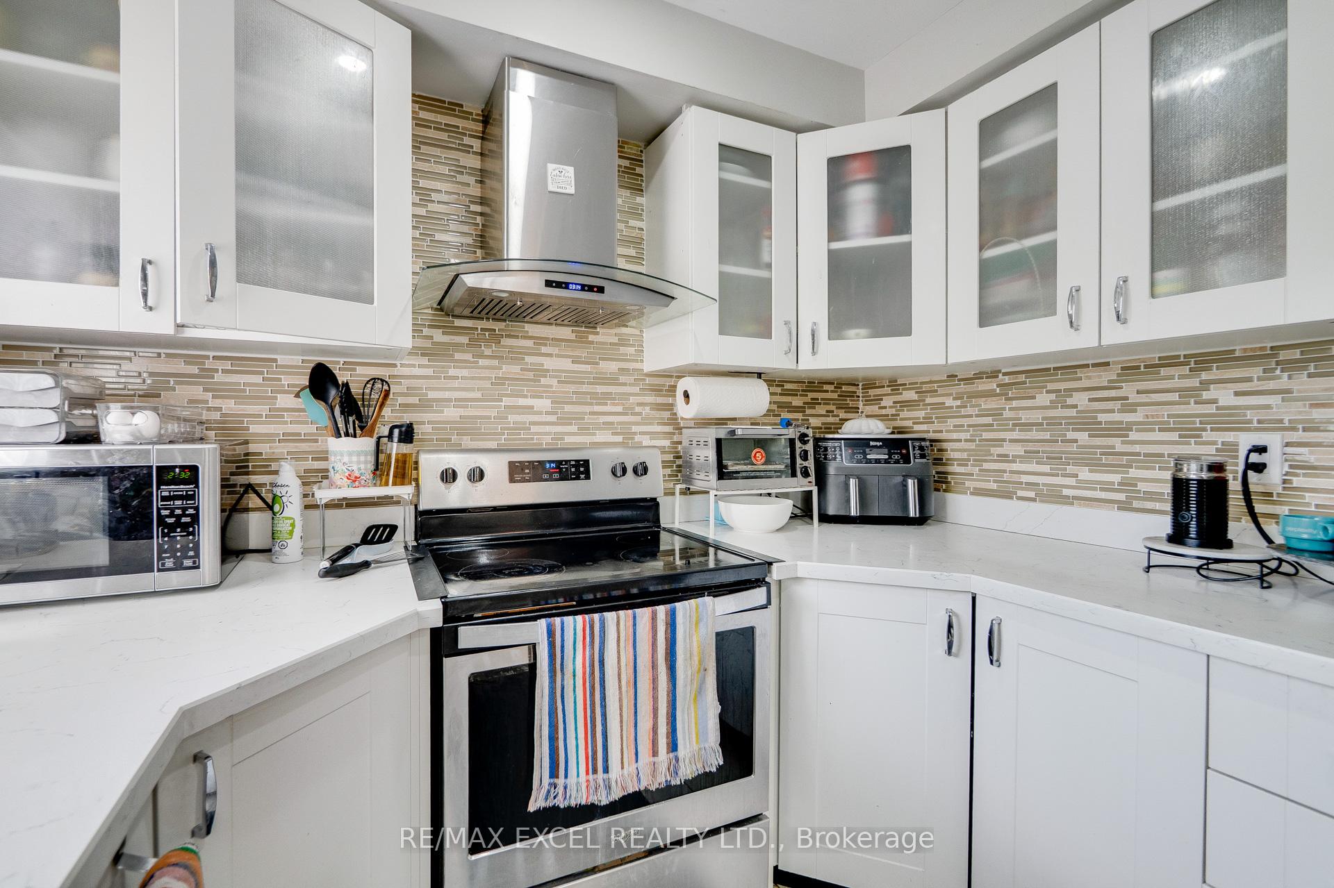 Photo 15 of 5146 Porter Street, Burlington, Uptown — HOMEH