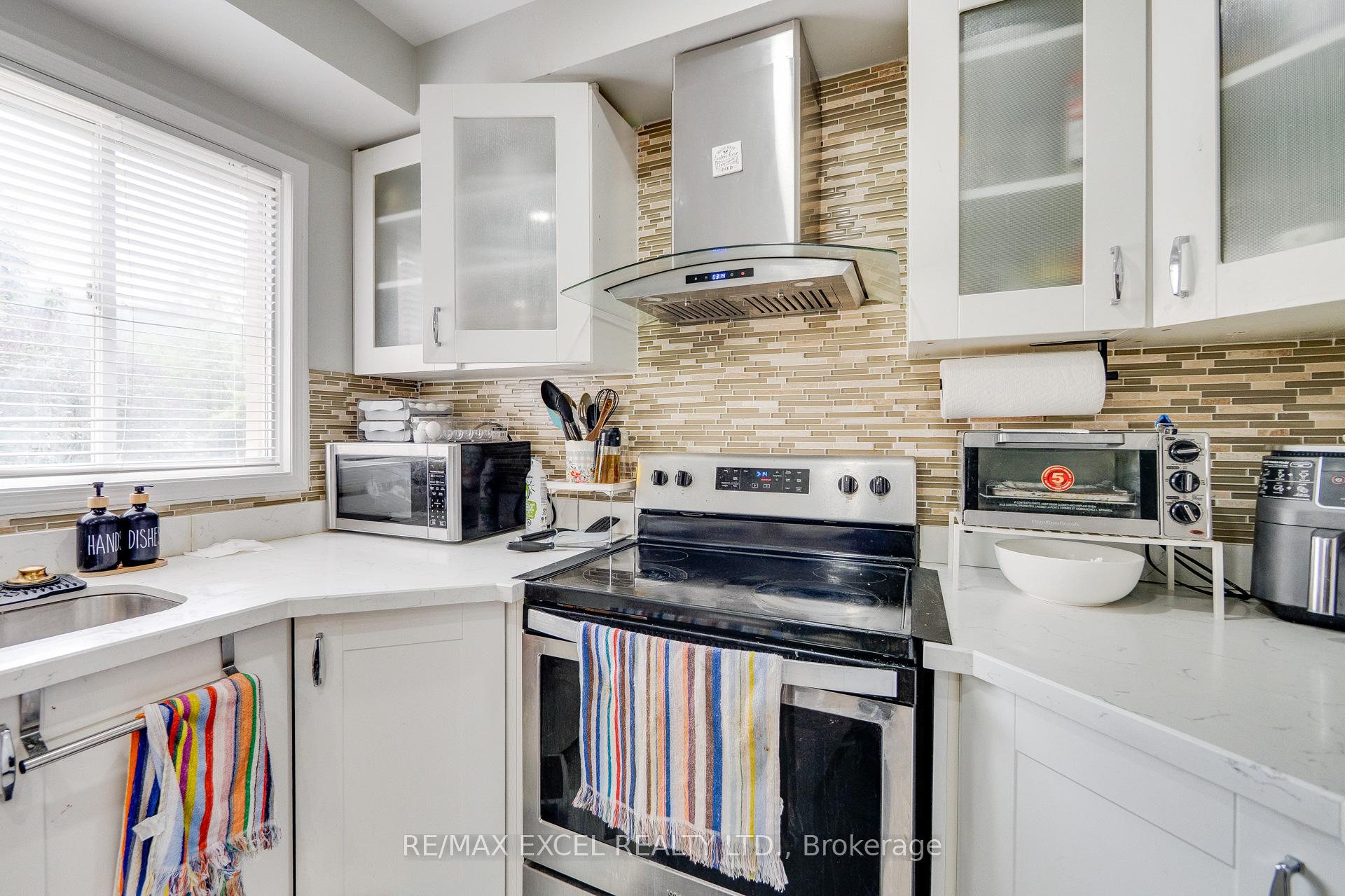 Photo 16 of 5146 Porter Street, Burlington, Uptown — HOMEH
