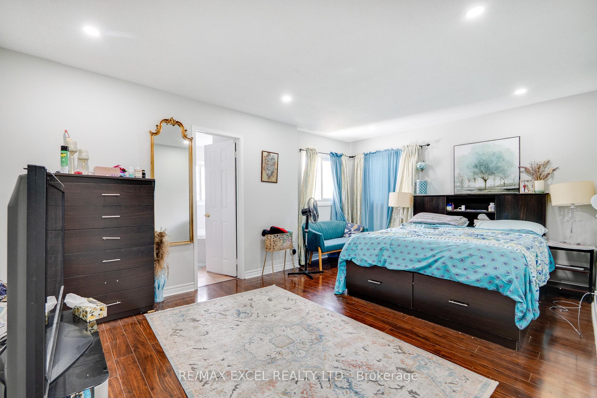 Photo 24 of 5146 Porter Street, Burlington, Uptown — HOMEH