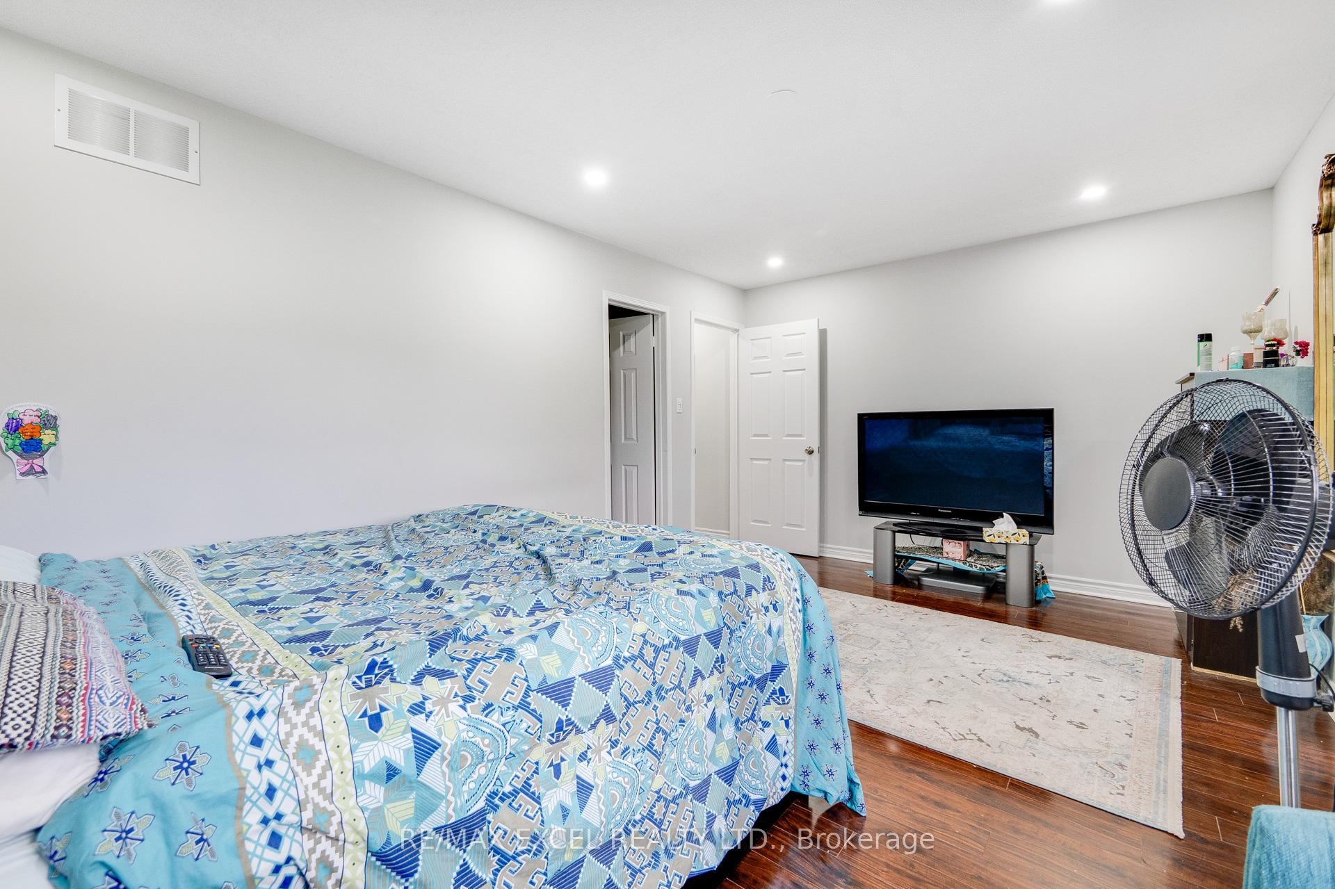 Photo 26 of 5146 Porter Street, Burlington, Uptown — HOMEH