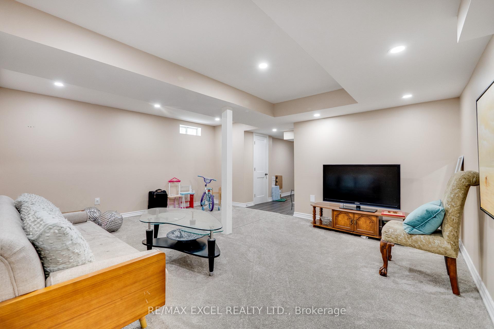 Photo 45 of 5146 Porter Street, Burlington, Uptown — HOMEH