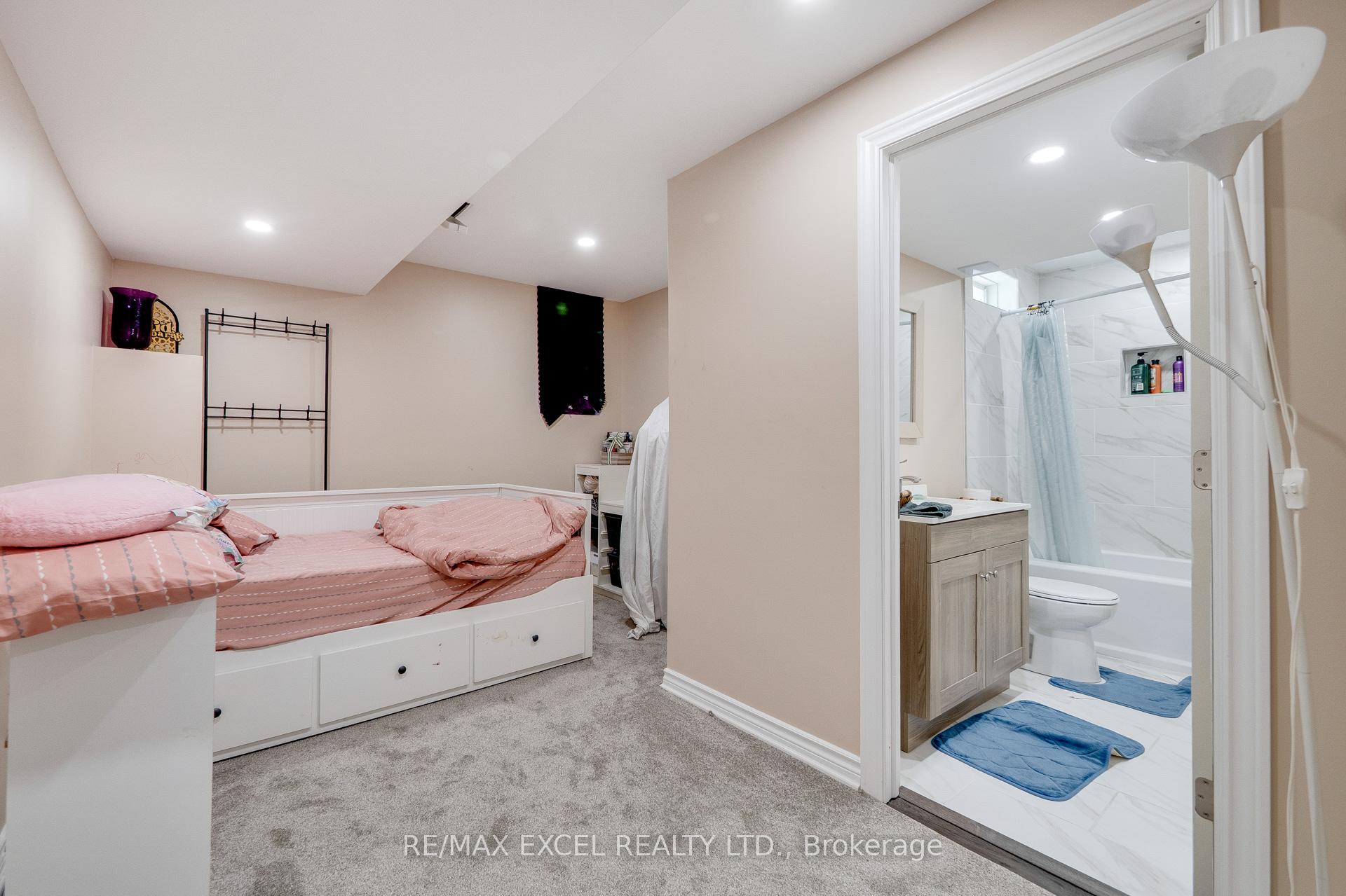 Photo 46 of 5146 Porter Street, Burlington, Uptown — HOMEH