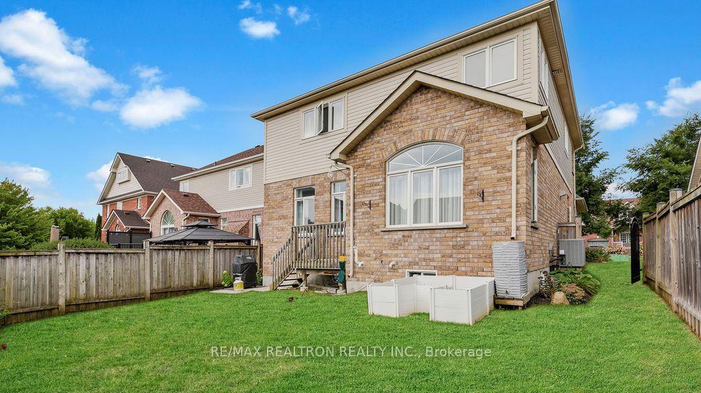 Photo 5 of 96 Piper Crescent, Clarington, Bowmanville — HOMEH