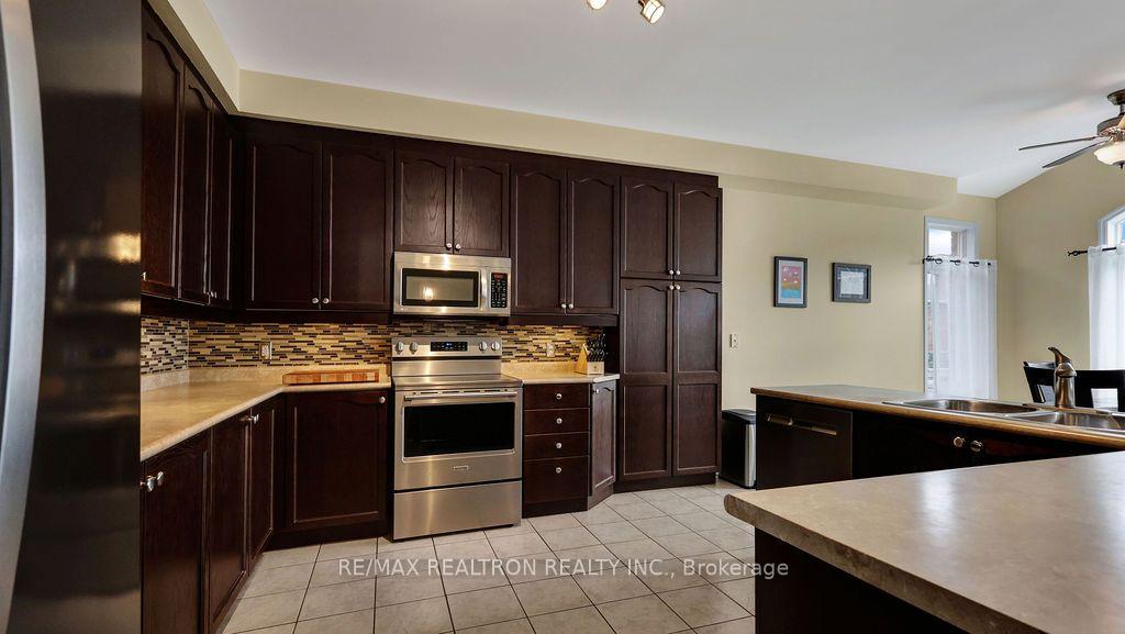 Photo 8 of 96 Piper Crescent, Clarington, Bowmanville — HOMEH