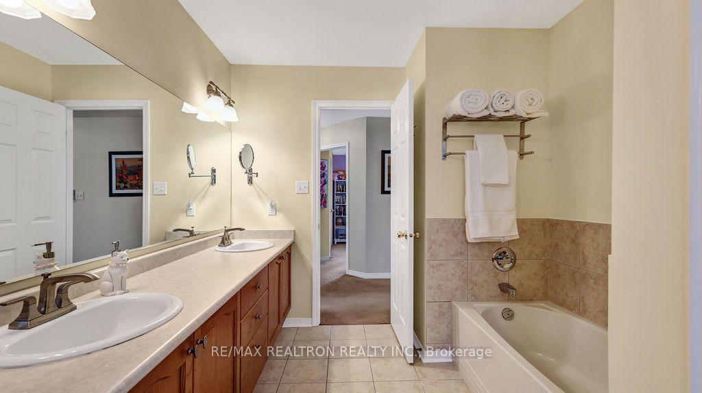 Photo 23 of 96 Piper Crescent, Clarington, Bowmanville — HOMEH