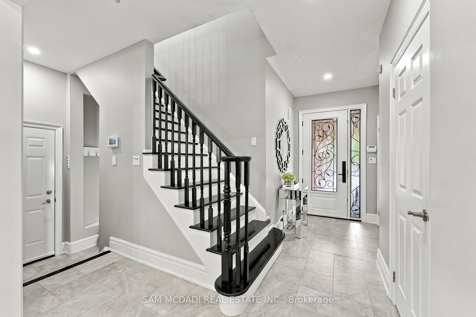 Photo 18 of 238 Schreyer Crescent, Milton, Harrison — HOMEH
