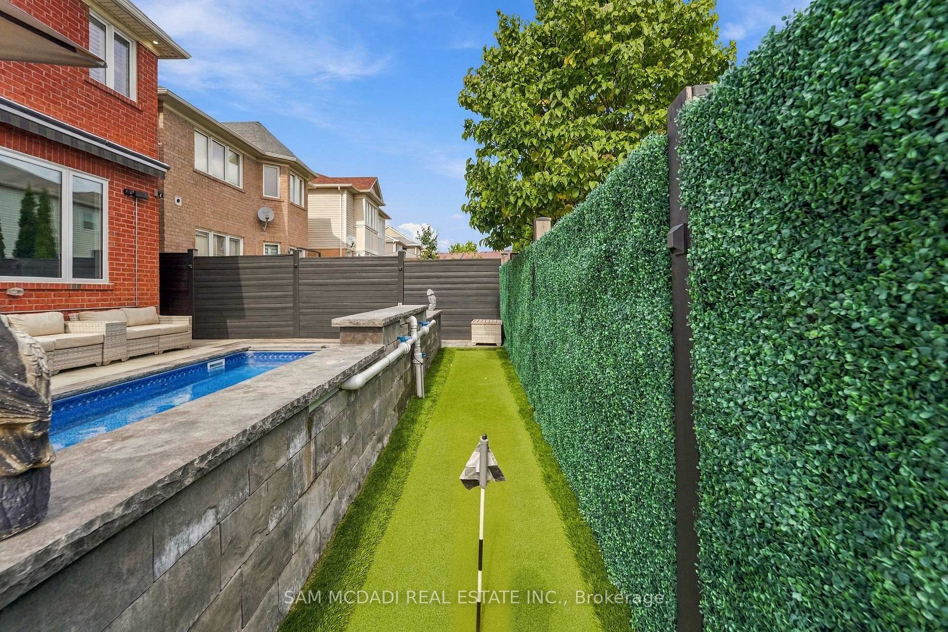 Photo 43 of 238 Schreyer Crescent, Milton, Harrison — HOMEH