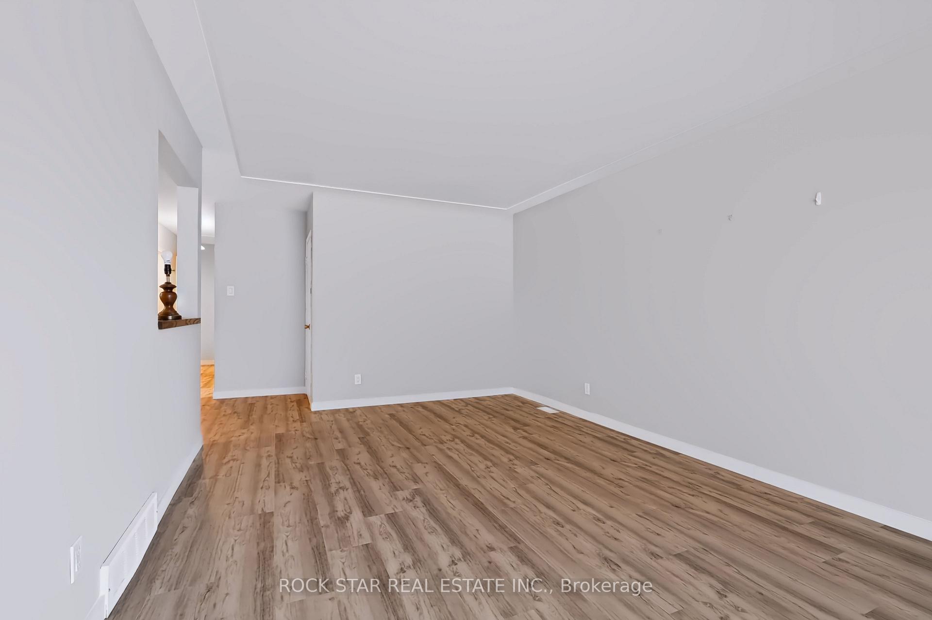 Photo 9 of 82 Franklin Street N, Kitchener, Stanley Park — HOMEH