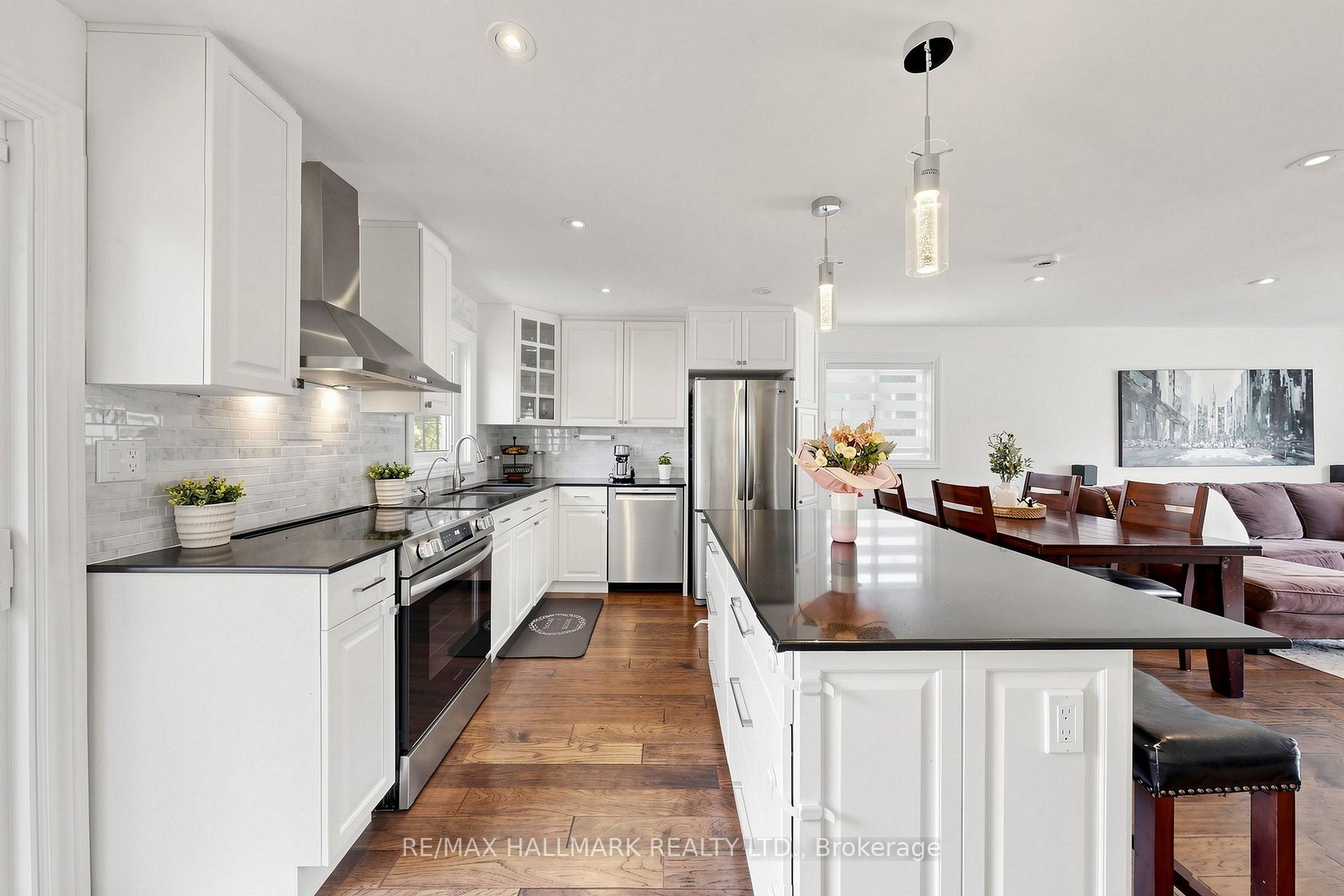 Photo 10 of 20 Oak Court, Aurora, Aurora Village — HOMEH