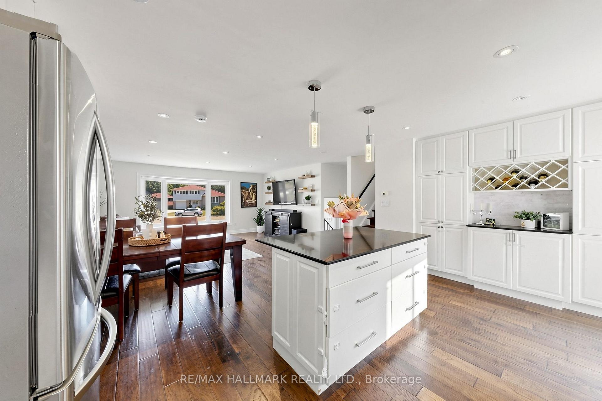 Photo 11 of 20 Oak Court, Aurora, Aurora Village — HOMEH