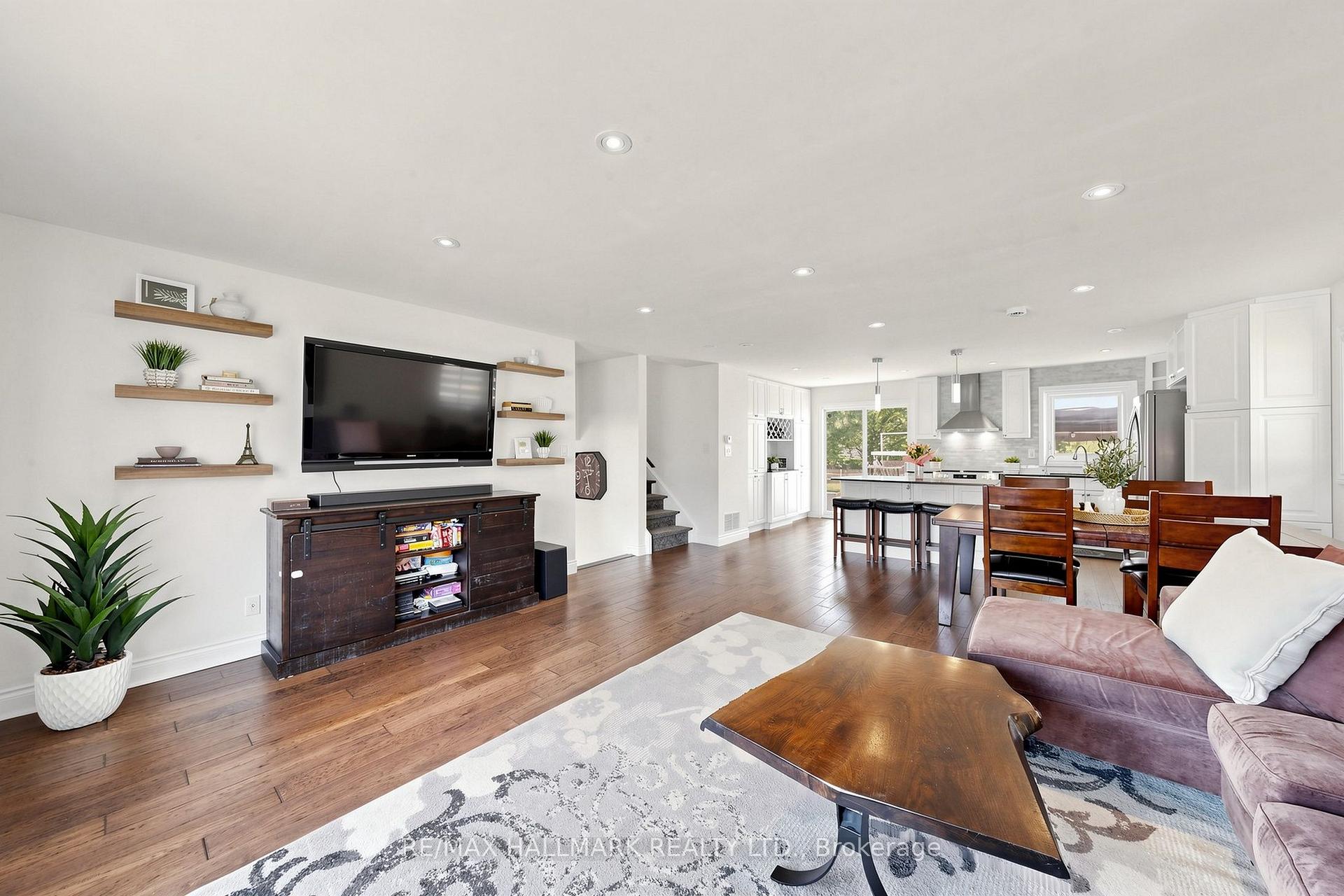Photo 13 of 20 Oak Court, Aurora, Aurora Village — HOMEH