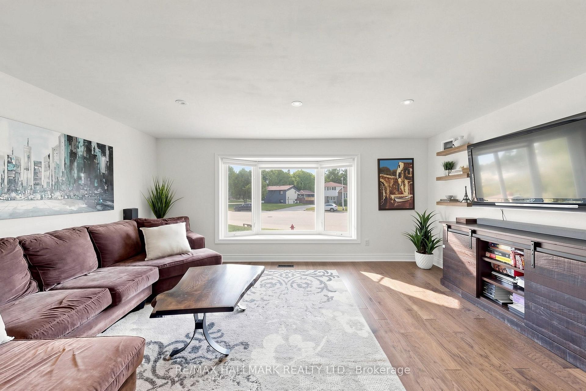 Photo 16 of 20 Oak Court, Aurora, Aurora Village — HOMEH