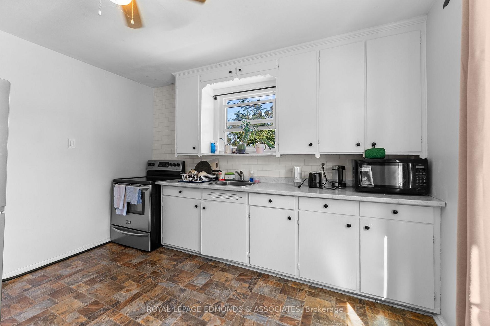 Photo 10 of 526 Mackay Street, Pembroke, Pembroke — HOMEH