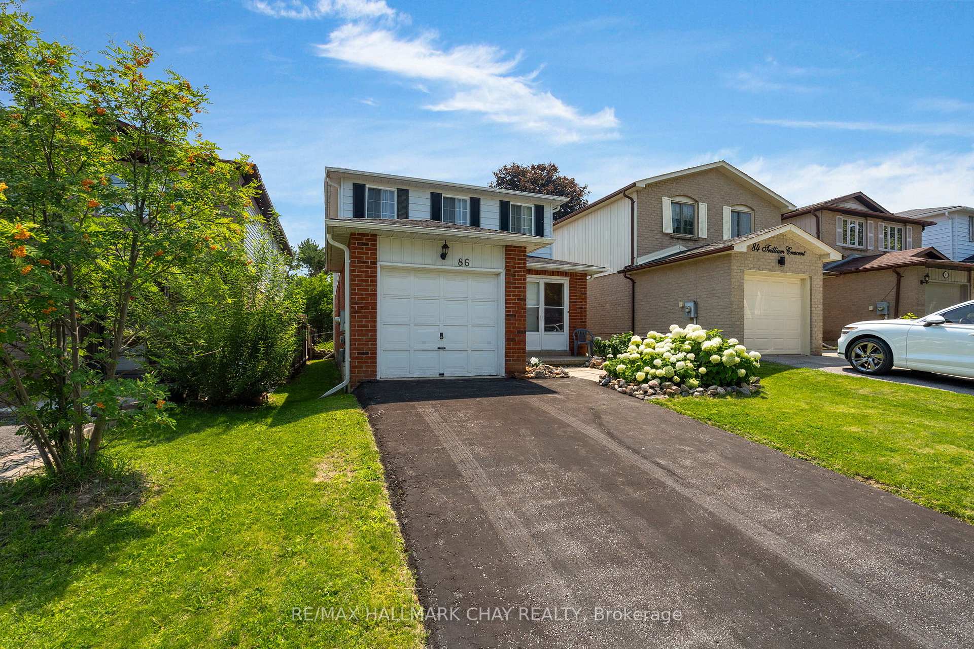 Photo 3 of 86 Trillium Crescent, Barrie, Allandale Heights — HOMEH