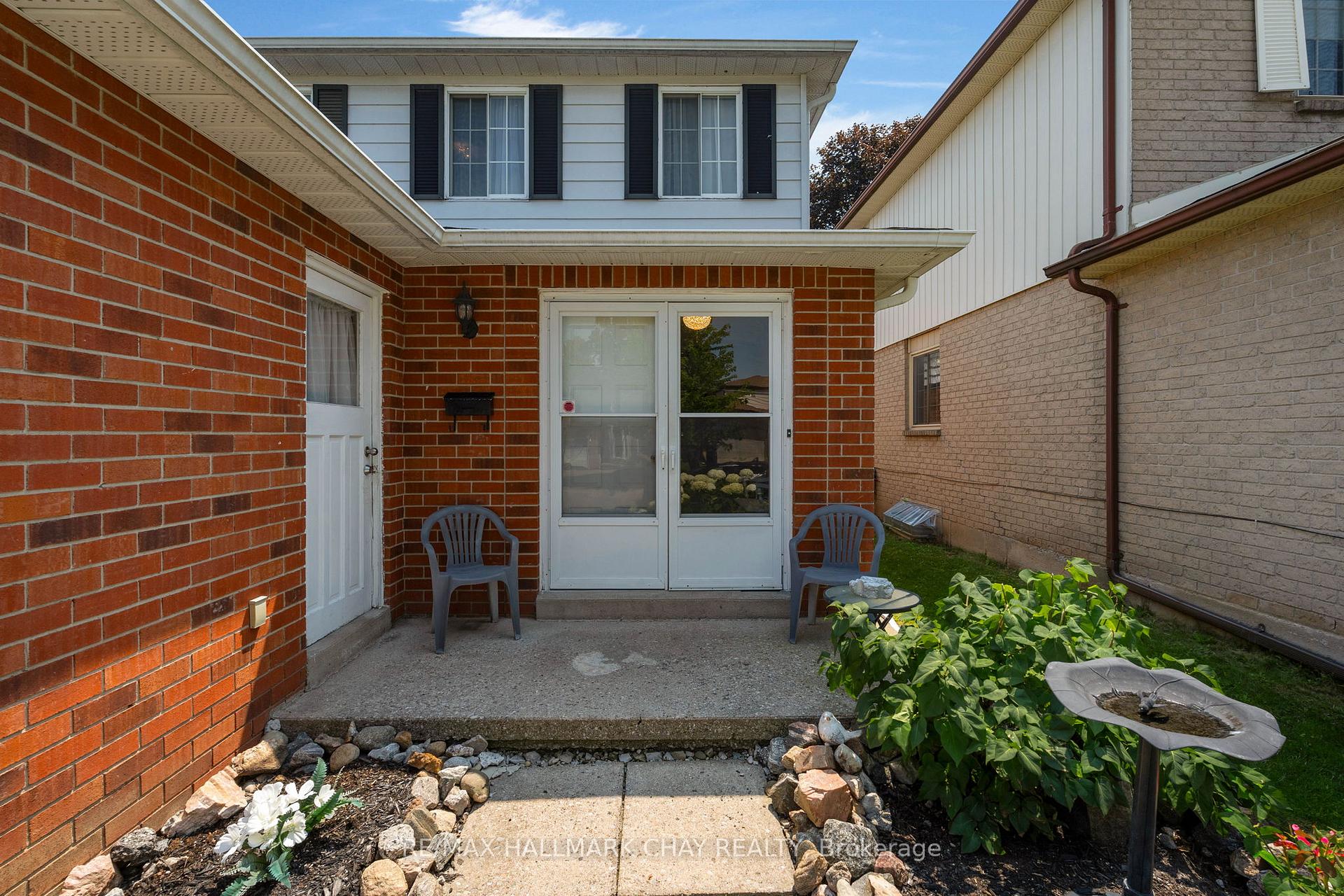 Photo 4 of 86 Trillium Crescent, Barrie, Allandale Heights — HOMEH
