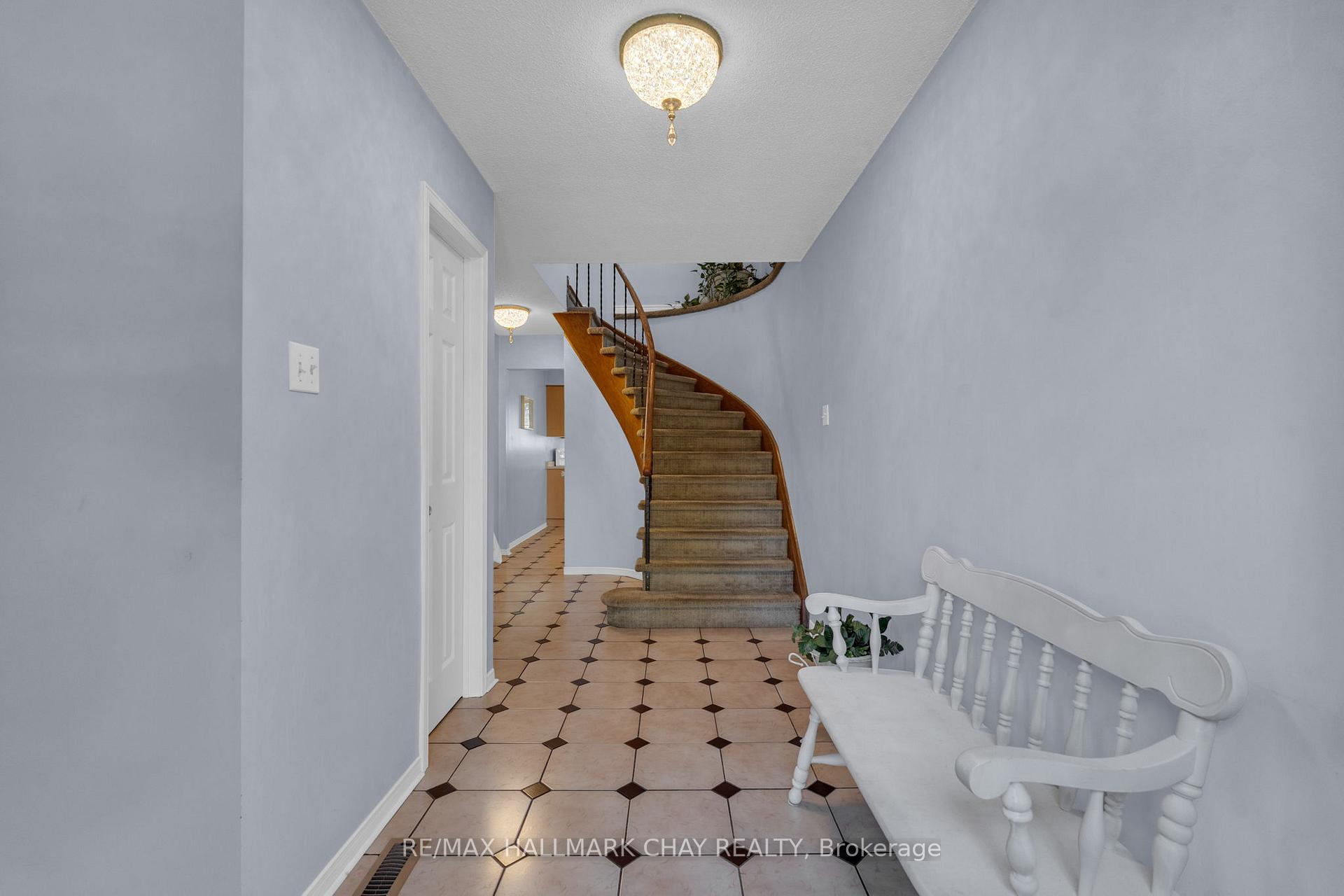 Photo 7 of 86 Trillium Crescent, Barrie, Allandale Heights — HOMEH