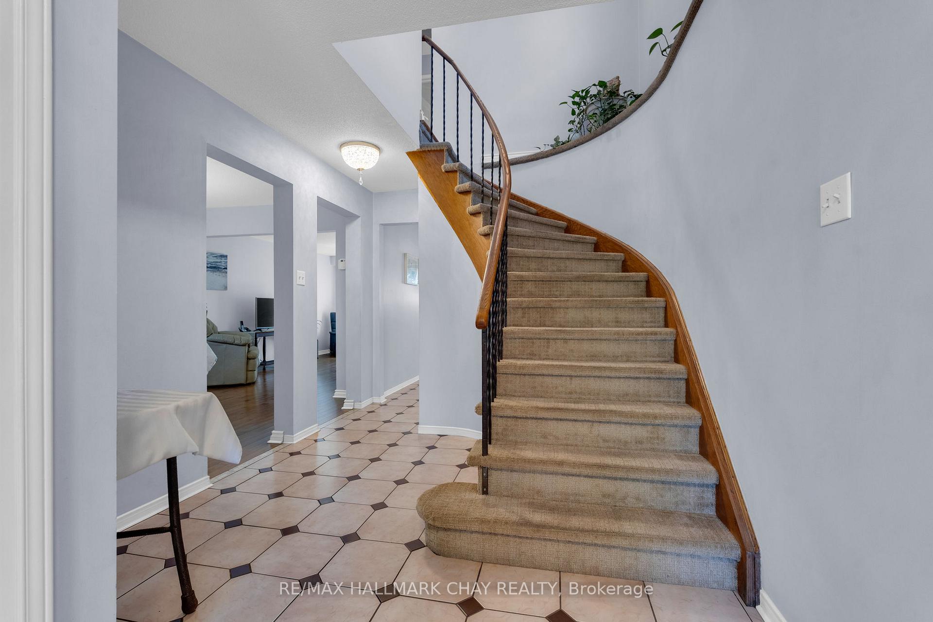 Photo 8 of 86 Trillium Crescent, Barrie, Allandale Heights — HOMEH