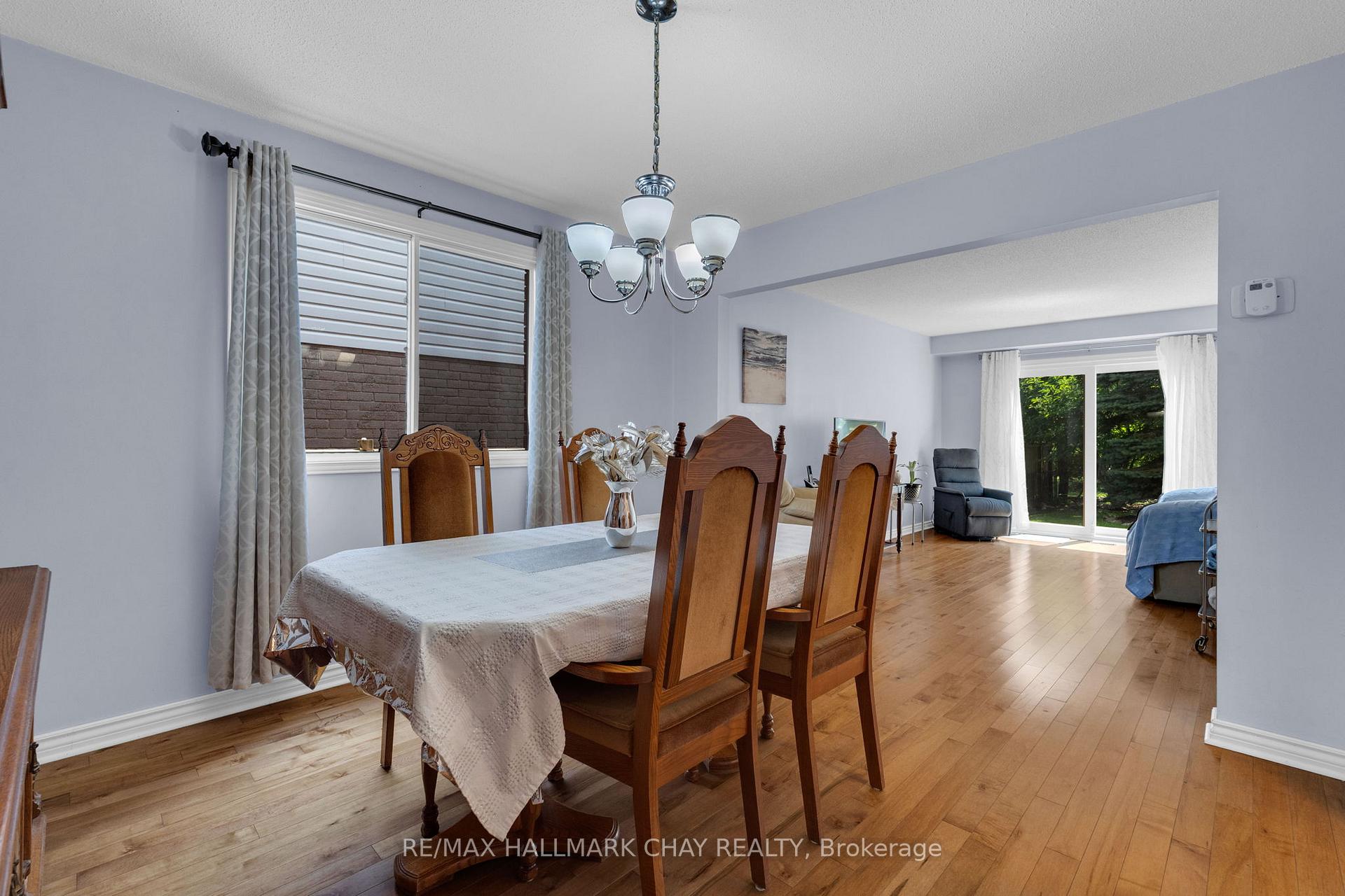 Photo 9 of 86 Trillium Crescent, Barrie, Allandale Heights — HOMEH