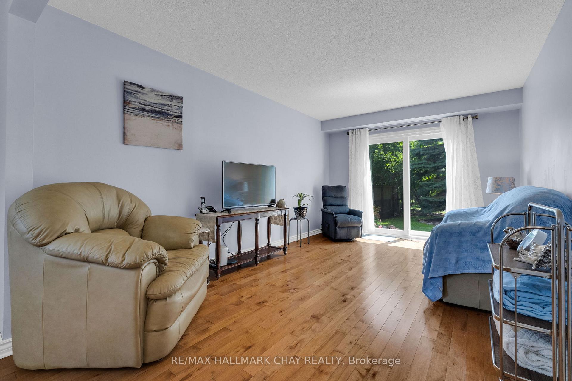 Photo 10 of 86 Trillium Crescent, Barrie, Allandale Heights — HOMEH