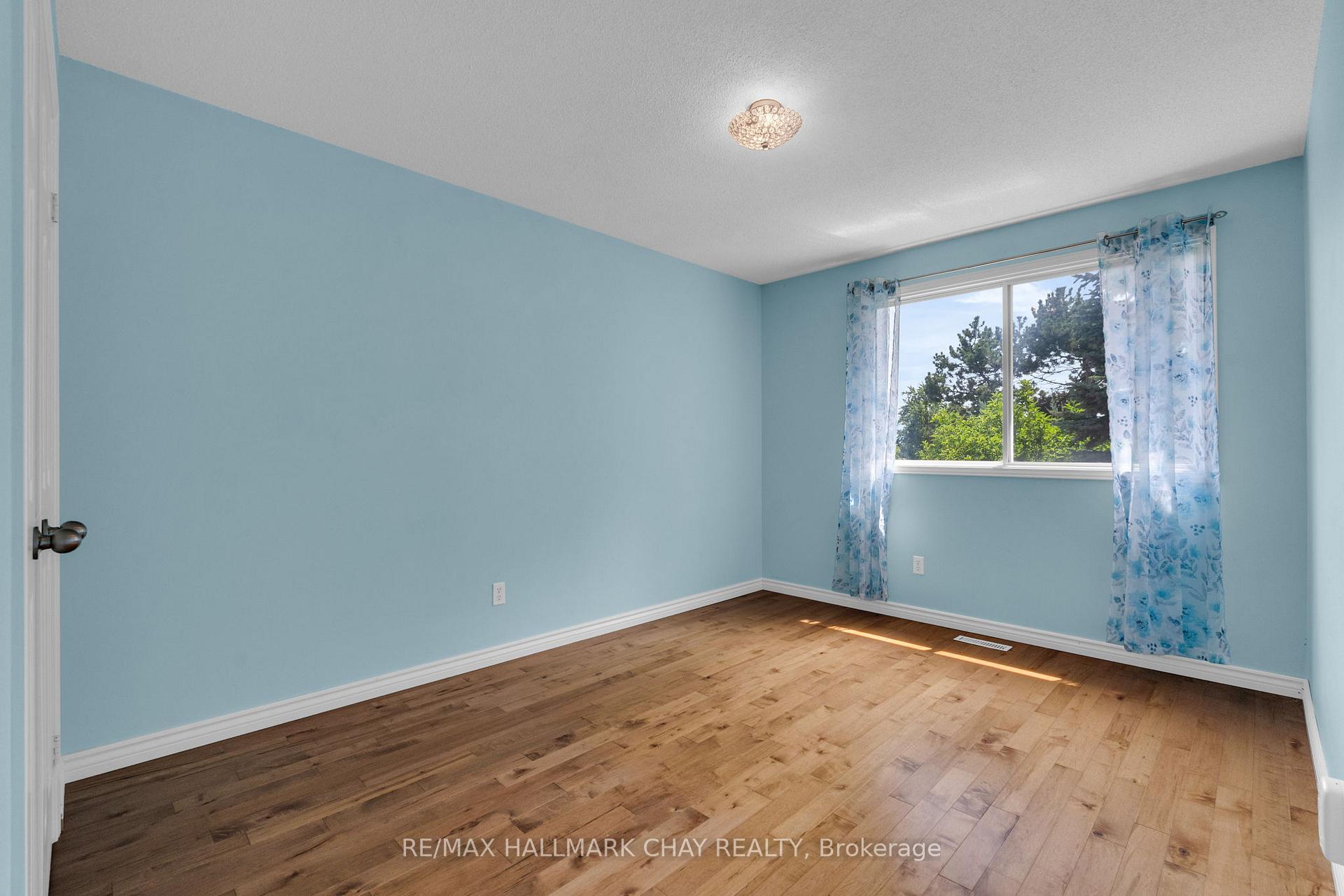 Photo 19 of 86 Trillium Crescent, Barrie, Allandale Heights — HOMEH