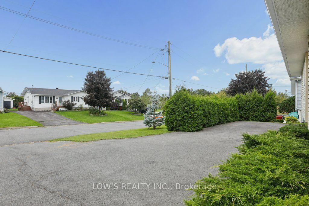 Photo 4 of 143 Trottier Crescent, North Glengarry, Alexandria — HOMEH