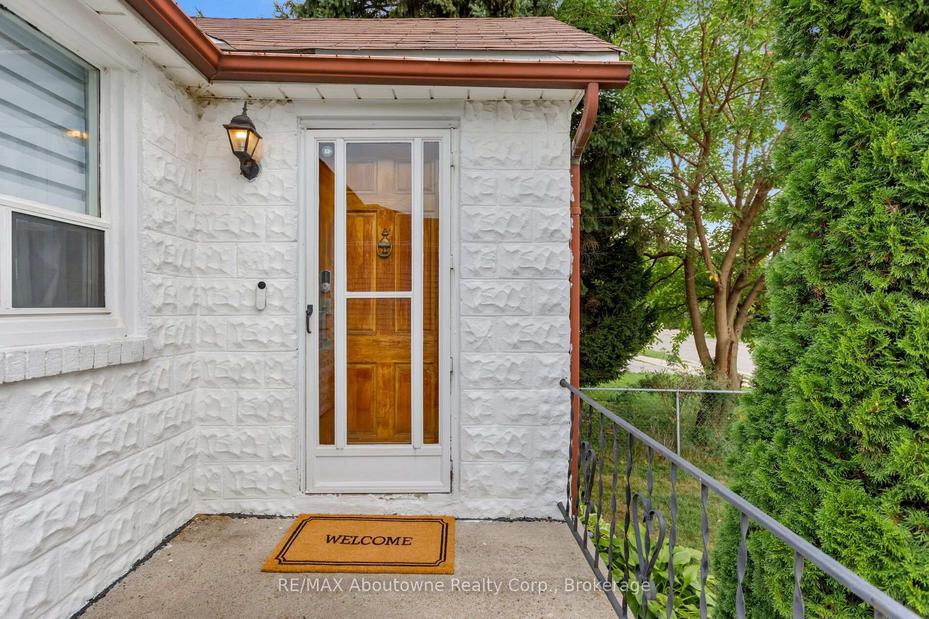 Photo 3 of 851 Fourth Street, Mississauga, Lakeview — HOMEH
