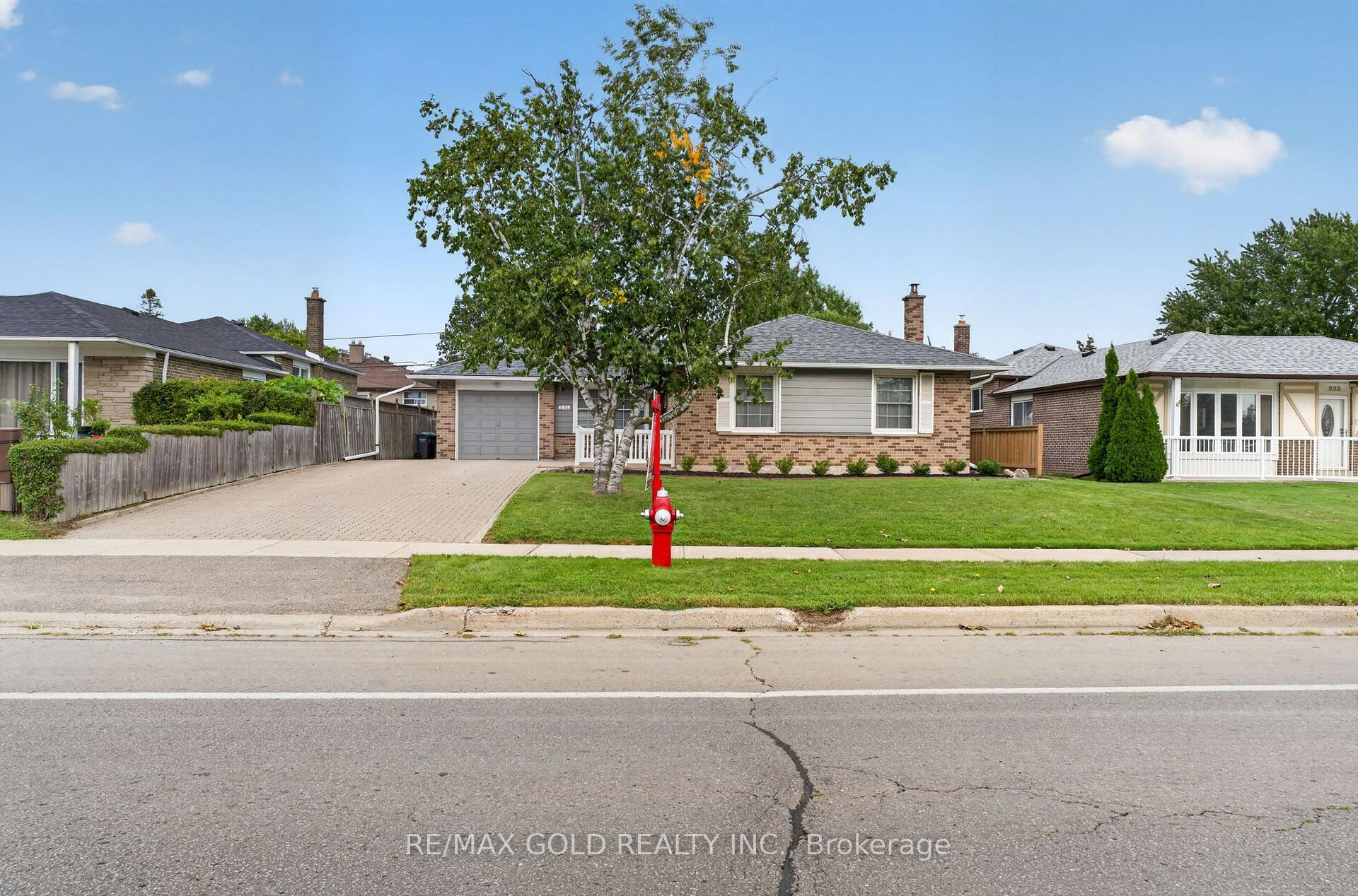 Photo 2 of 234 Avondale Boulevard, Brampton, Avondale — HOMEH