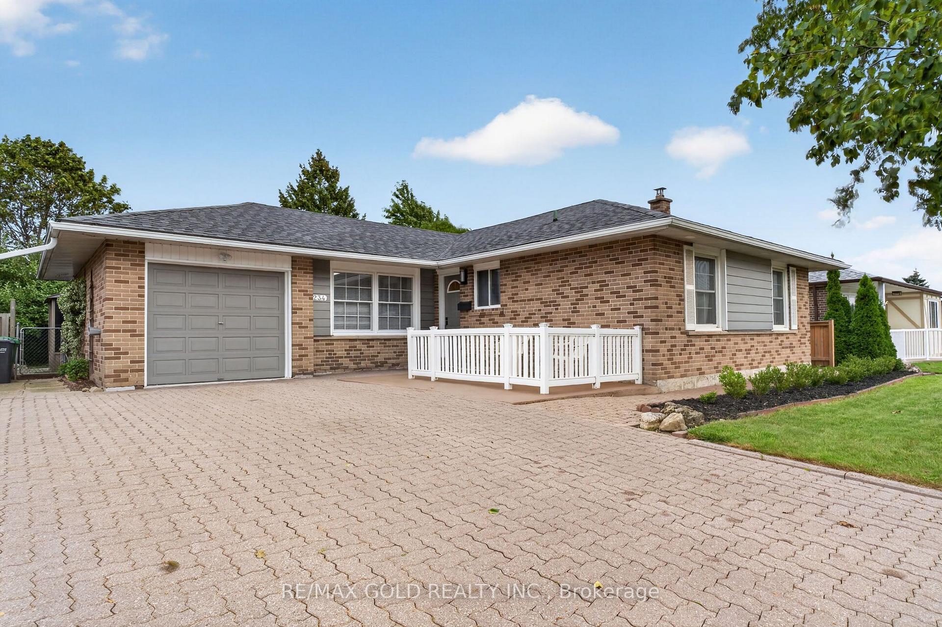 Photo 4 of 234 Avondale Boulevard, Brampton, Avondale — HOMEH