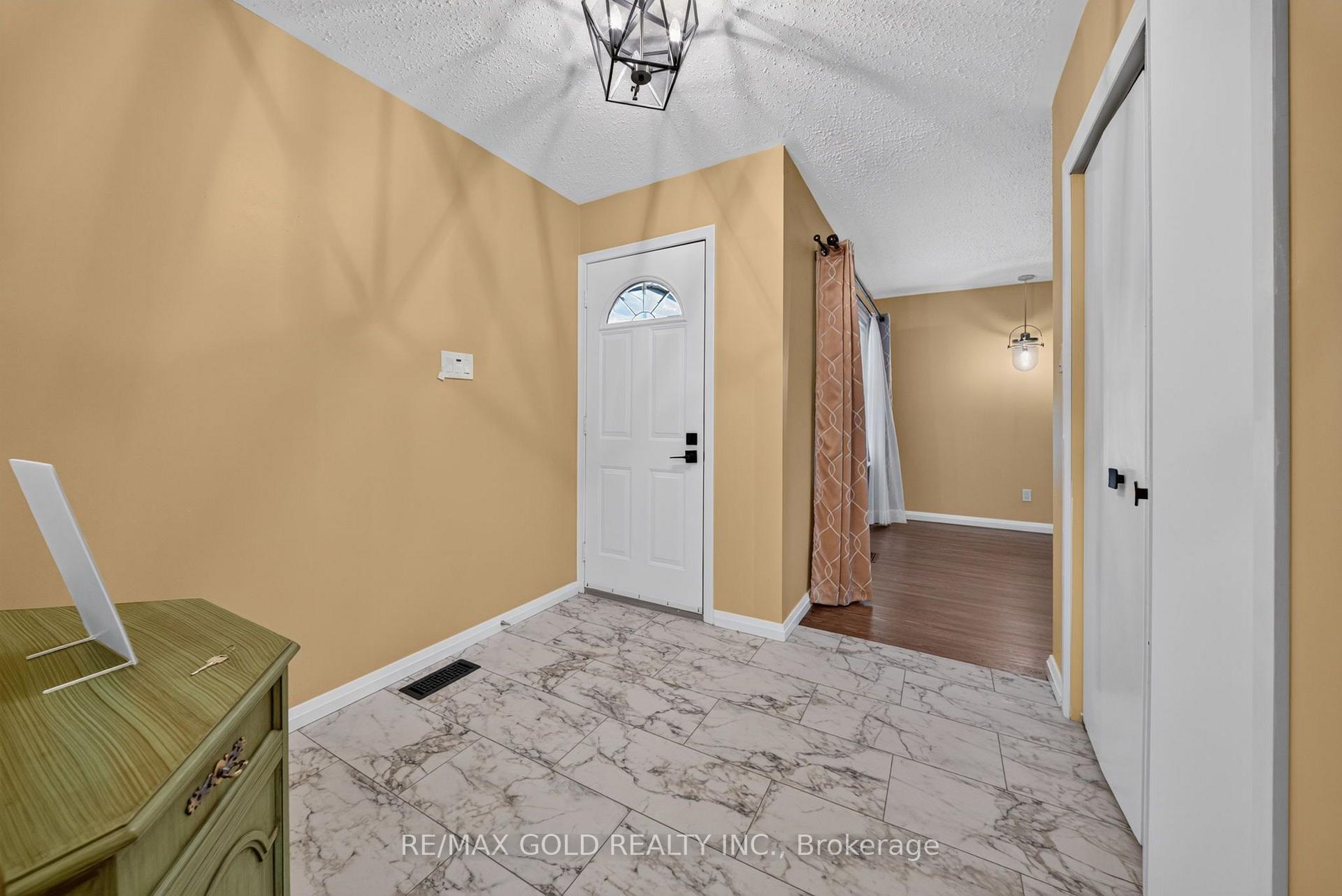 Photo 9 of 234 Avondale Boulevard, Brampton, Avondale — HOMEH