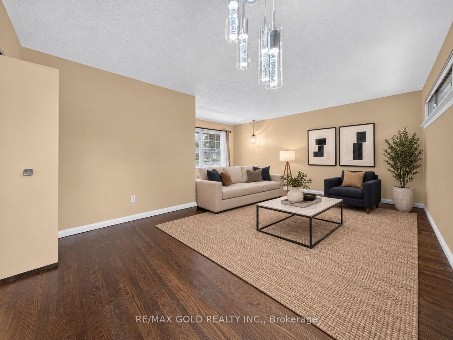 Photo 13 of 234 Avondale Boulevard, Brampton, Avondale — HOMEH