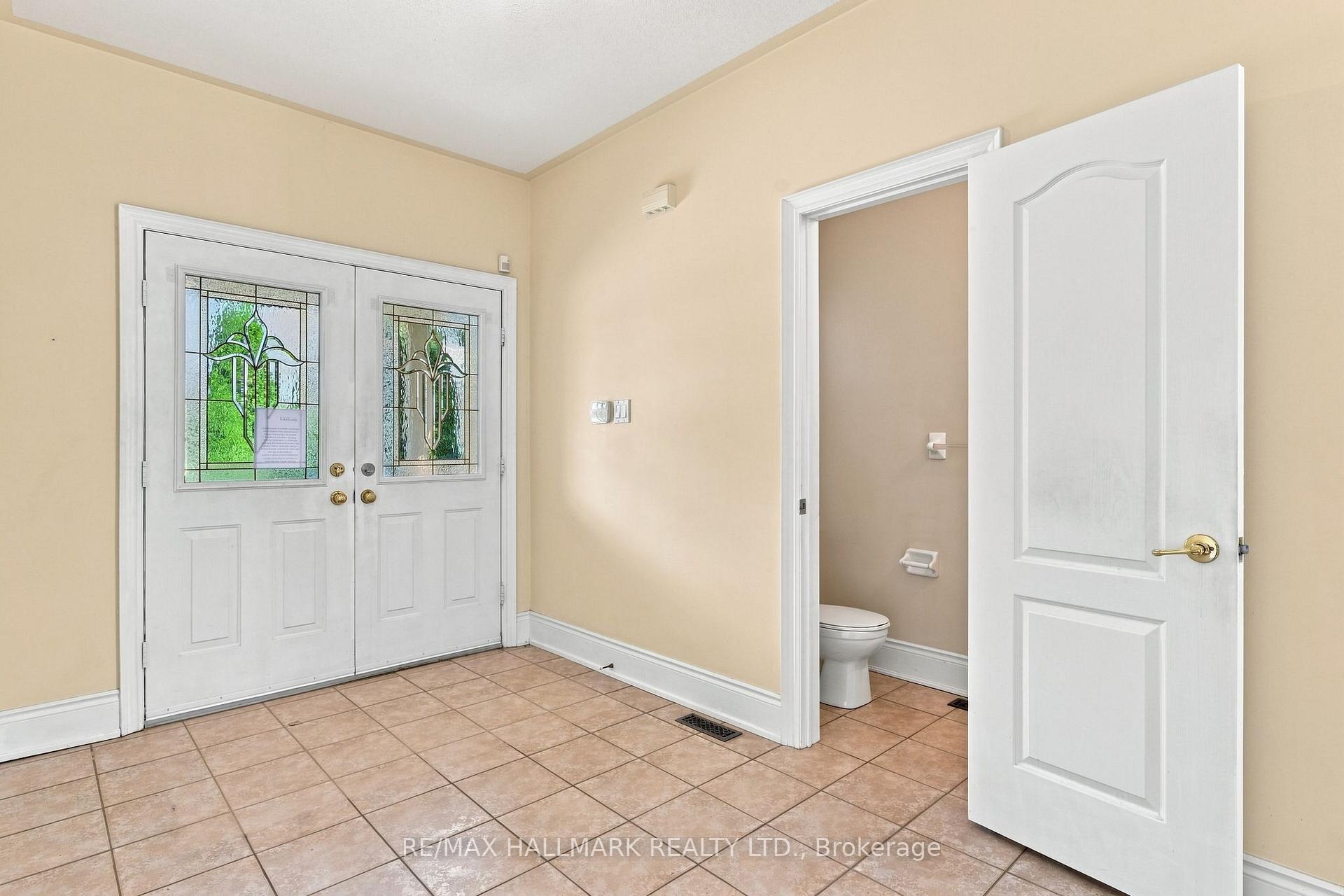 Photo 3 of 1 Vitlor Drive, Richmond Hill, Oak Ridges — HOMEH