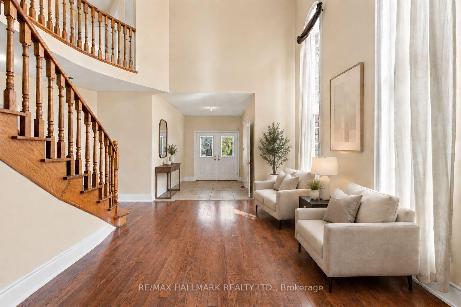 Photo 5 of 1 Vitlor Drive, Richmond Hill, Oak Ridges — HOMEH