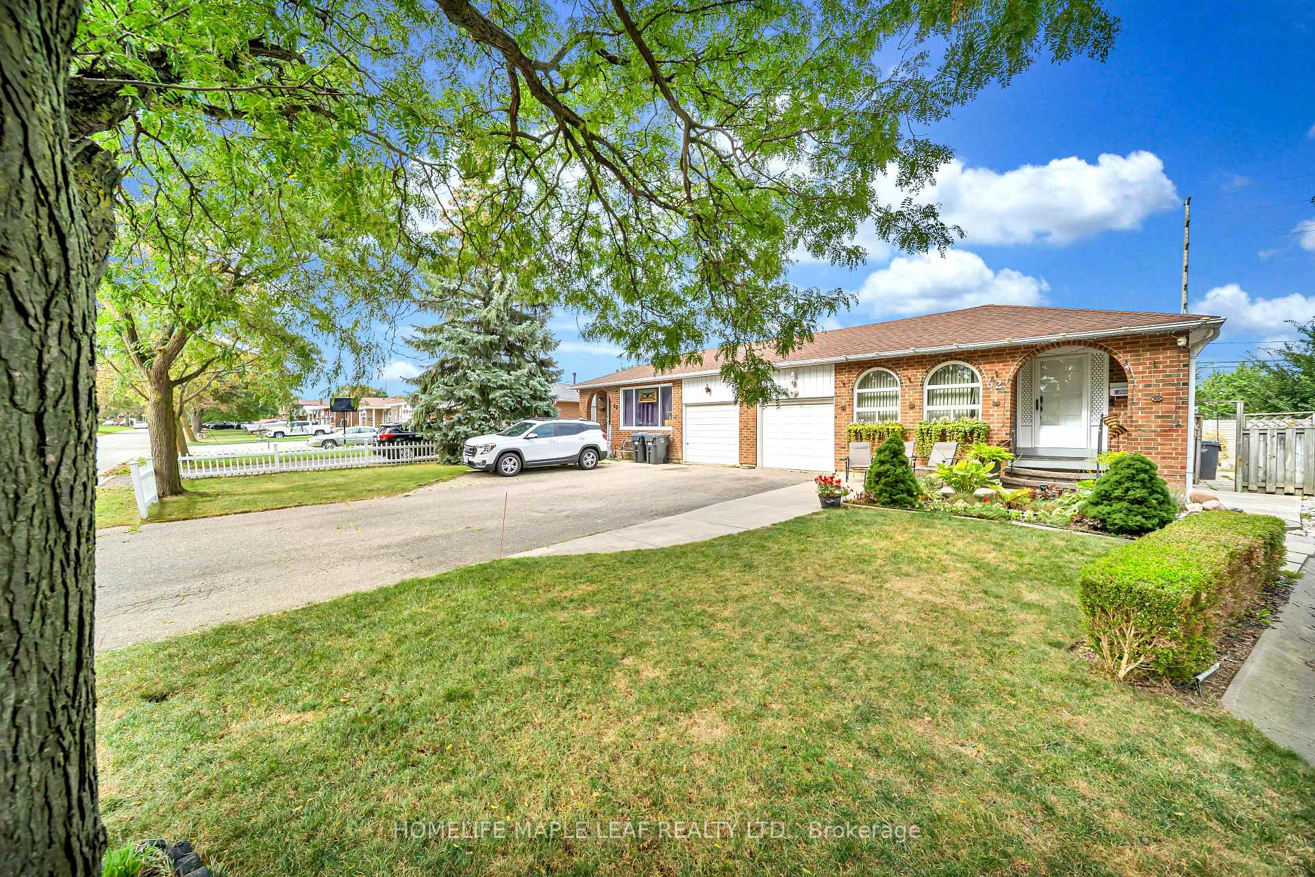 Photo 2 of 62 Marchbank Crescent, Brampton, Central Park — HOMEH