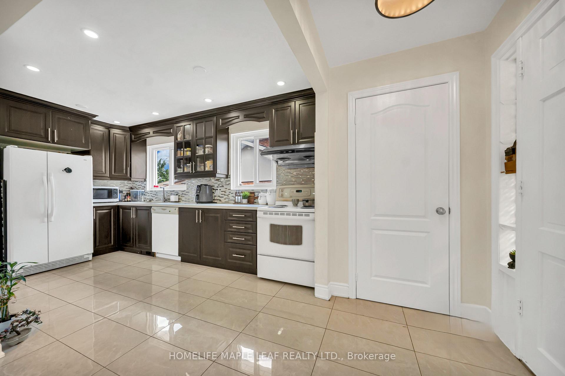 Photo 7 of 62 Marchbank Crescent, Brampton, Central Park — HOMEH